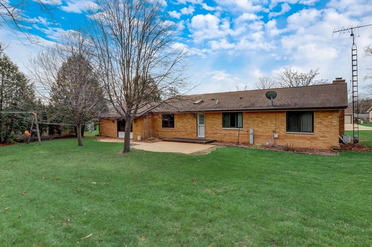 1226 Meadow Ln, Kewaskum, WI 53040