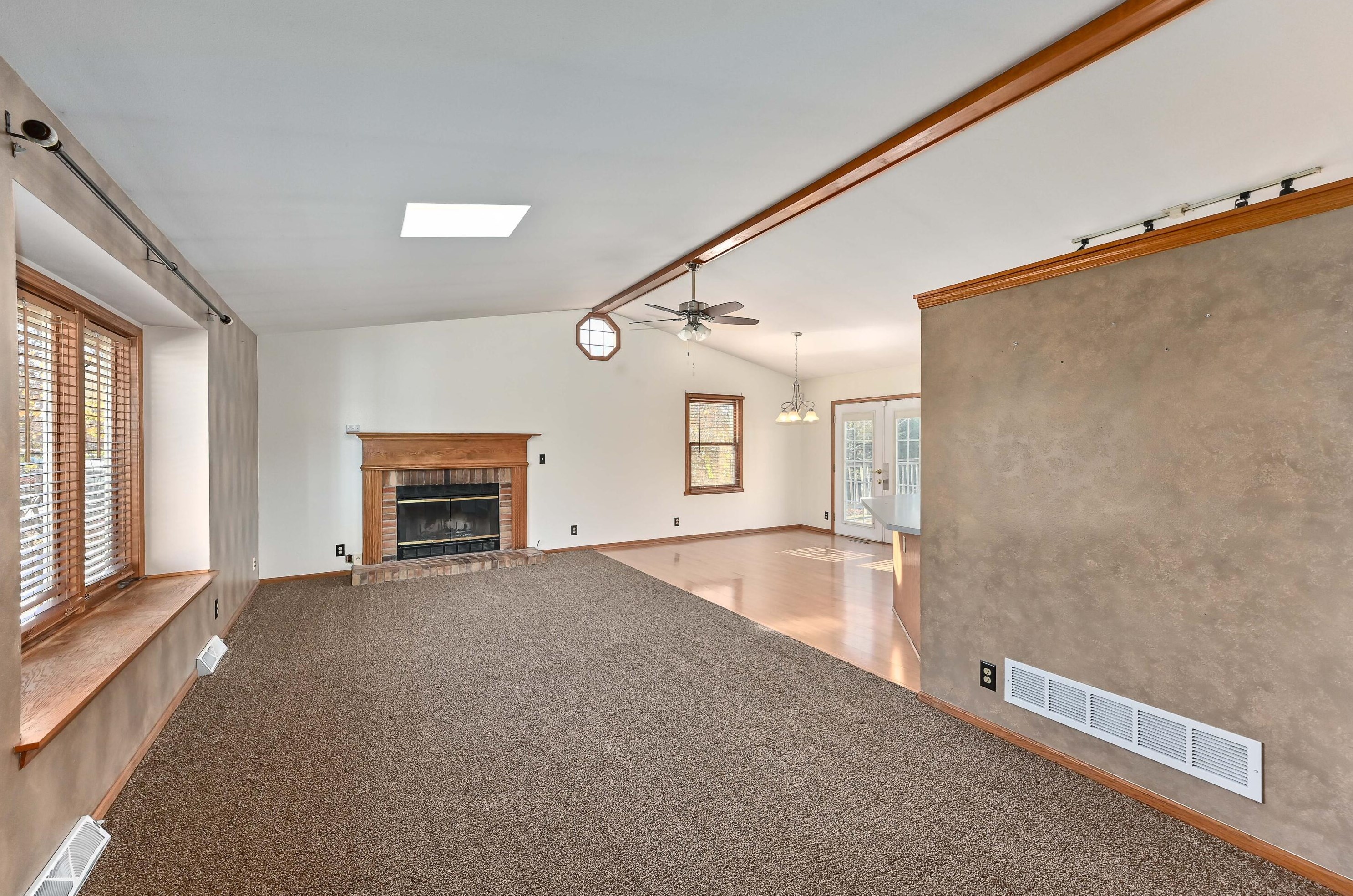 8235 Parkview Ct, Oak Creek, WI 53154-7458