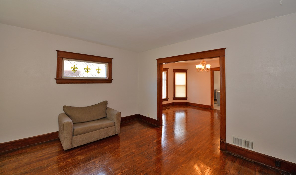 1516 Thurston Ave, Racine, WI 53405-5025