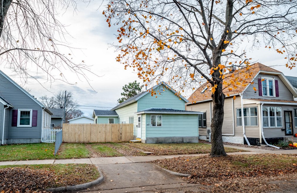 1927 Wood St, La Crosse, WI 54603
