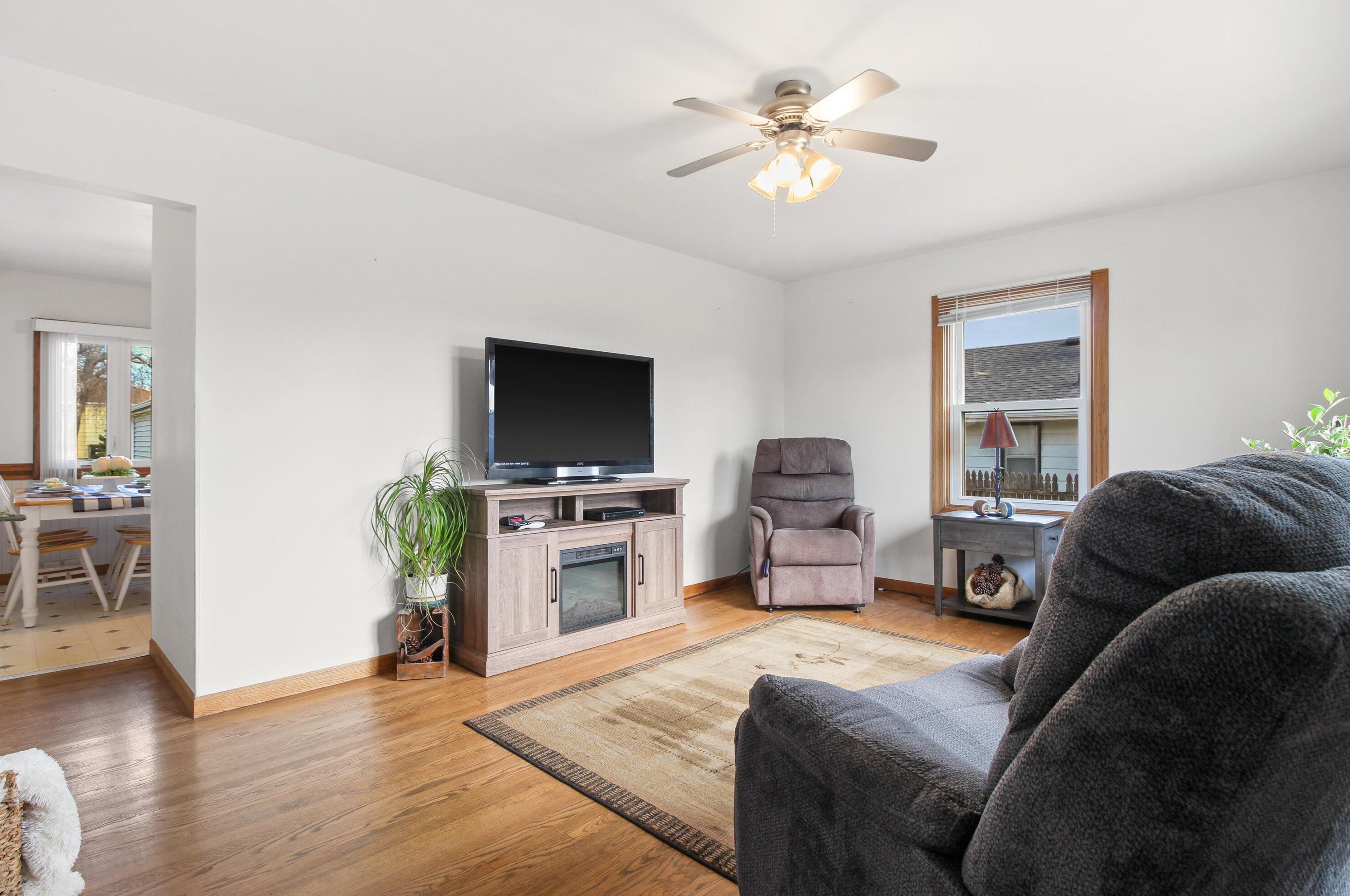 3742 Kimberly Ave, Cudahy, WI 53110-3204