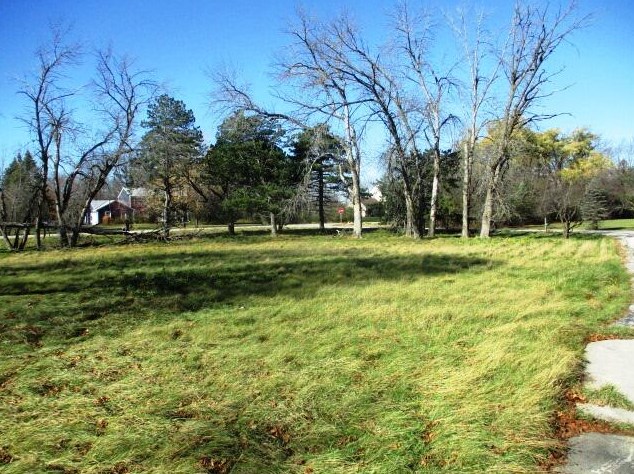 11404 N Pinehurst Cir, Thiensville, WI 53092