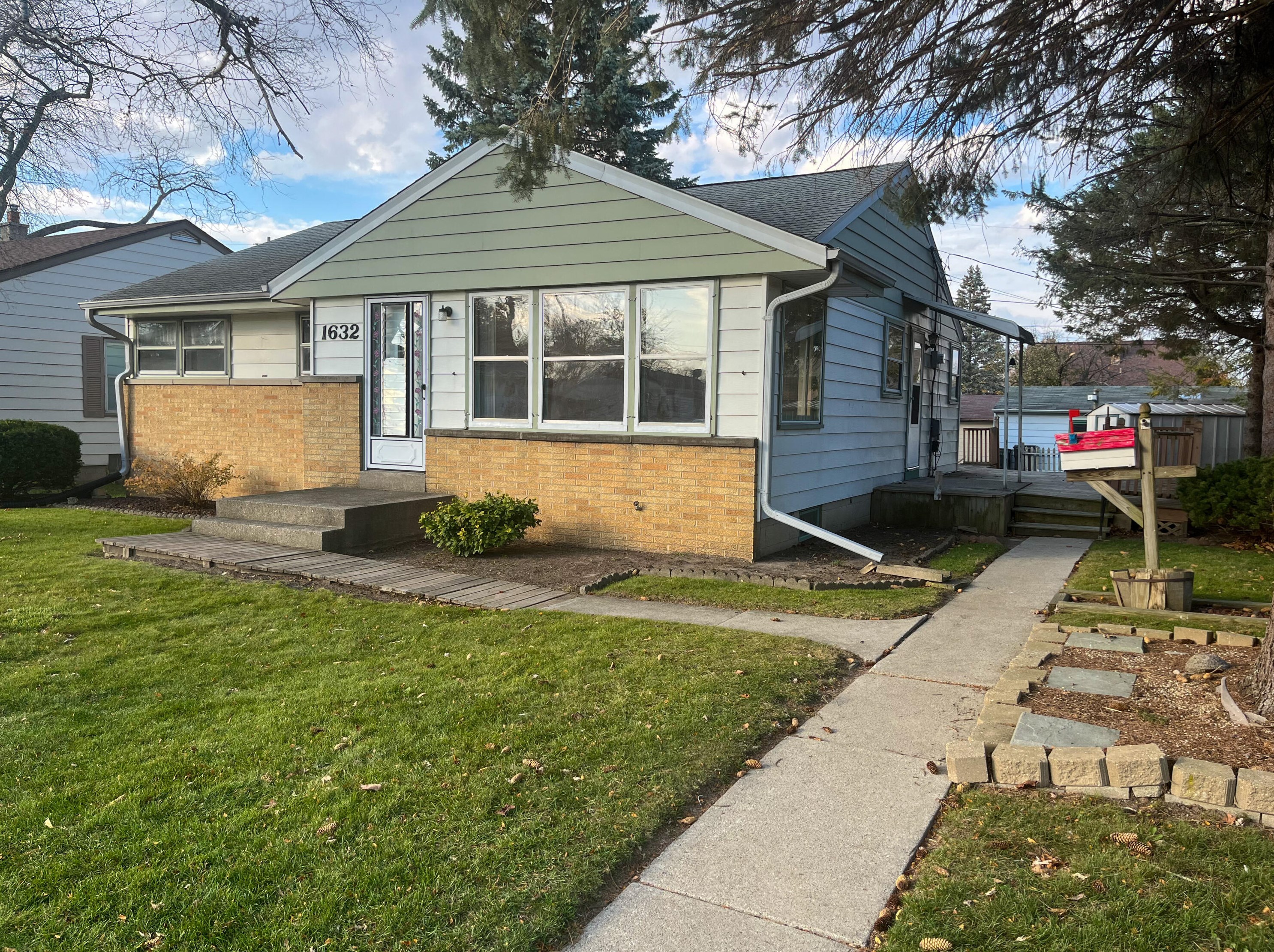 1632 Manitowoc Ave, South Milwaukee, WI 53172-2910