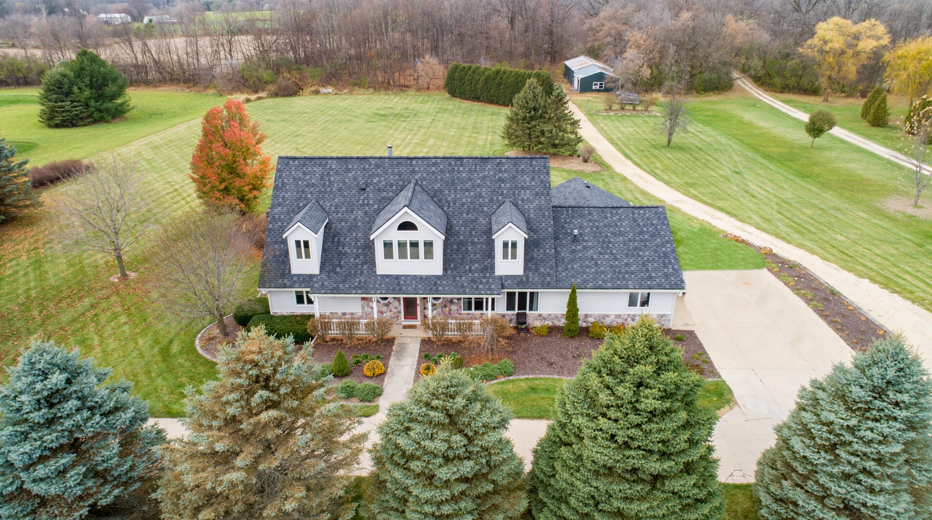 3411 Country Aire Dr, Cedarburg, WI 53012-9218