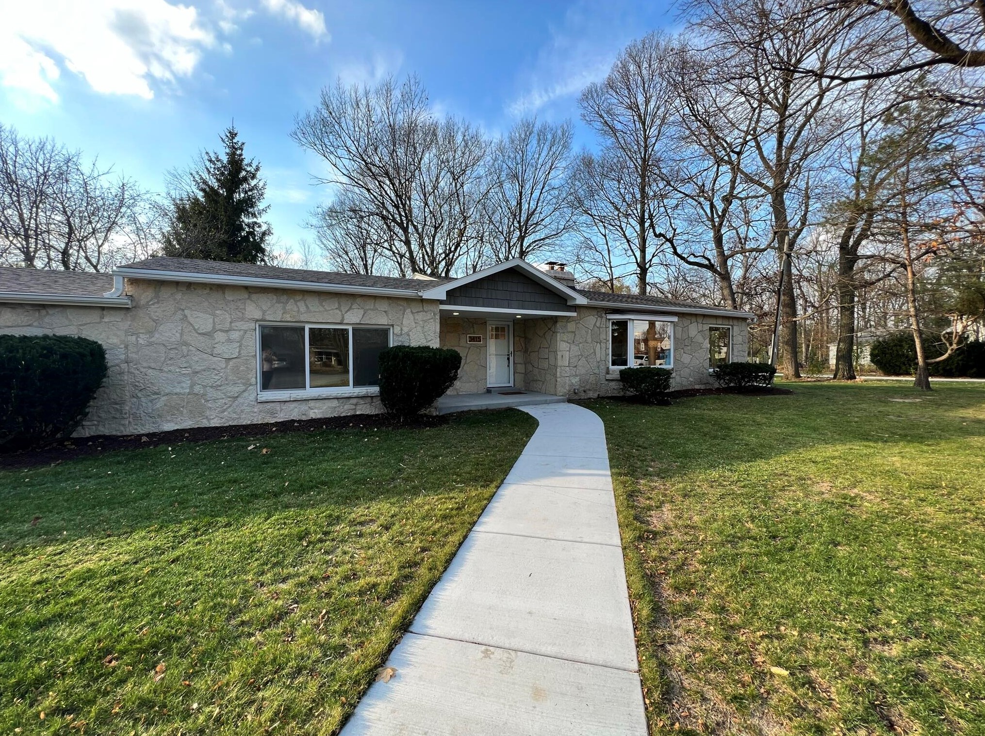 3415 Fiebrantz Dr, Brookfield, WI 53005-3301