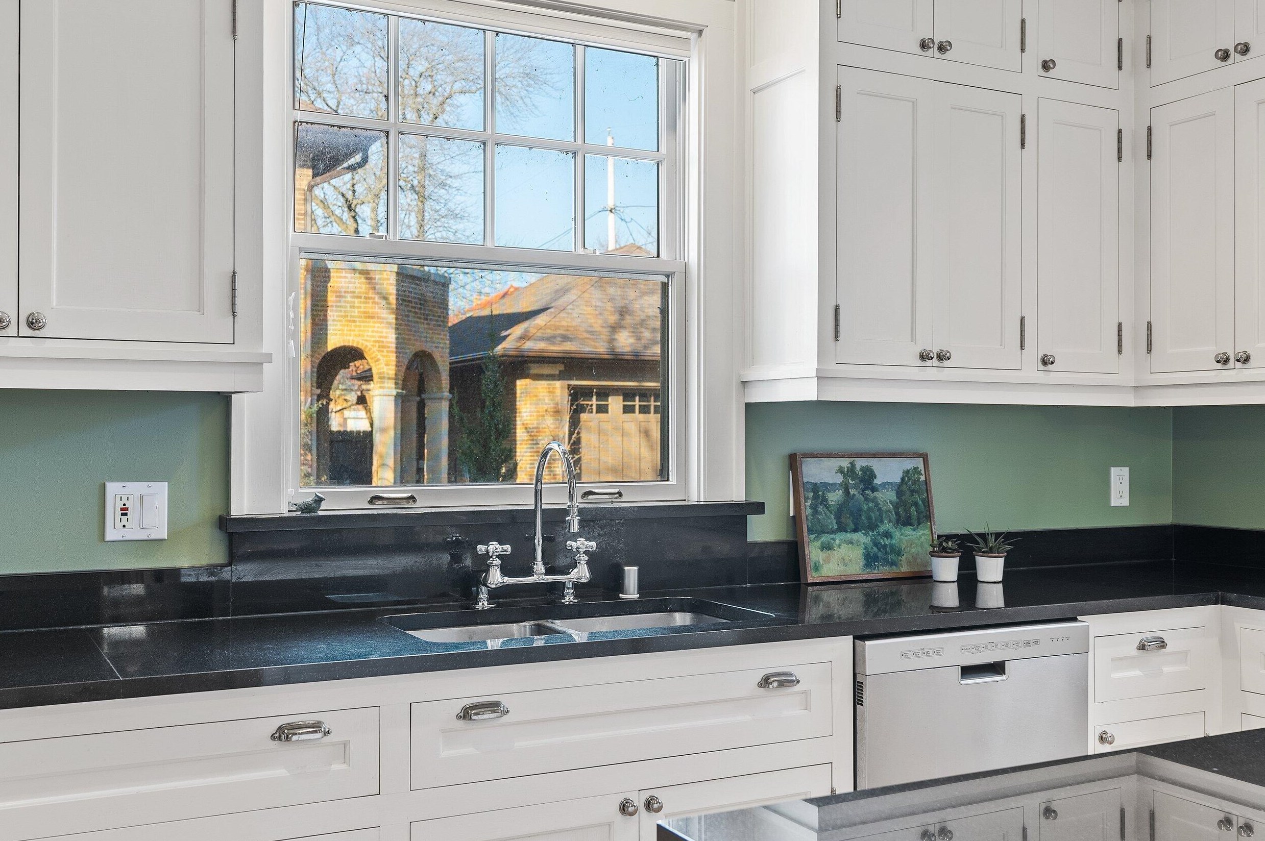 4042 Richland Ct, Milwaukee WI 53211-2147 exterior