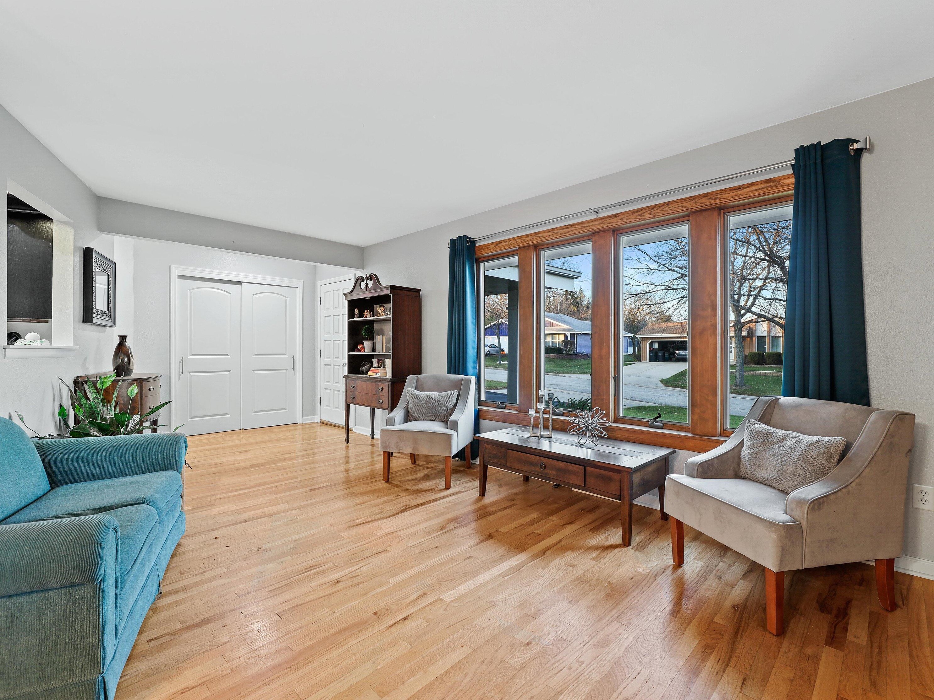 4233 Carmel Dr, Hales Corners, WI 53132-8720
