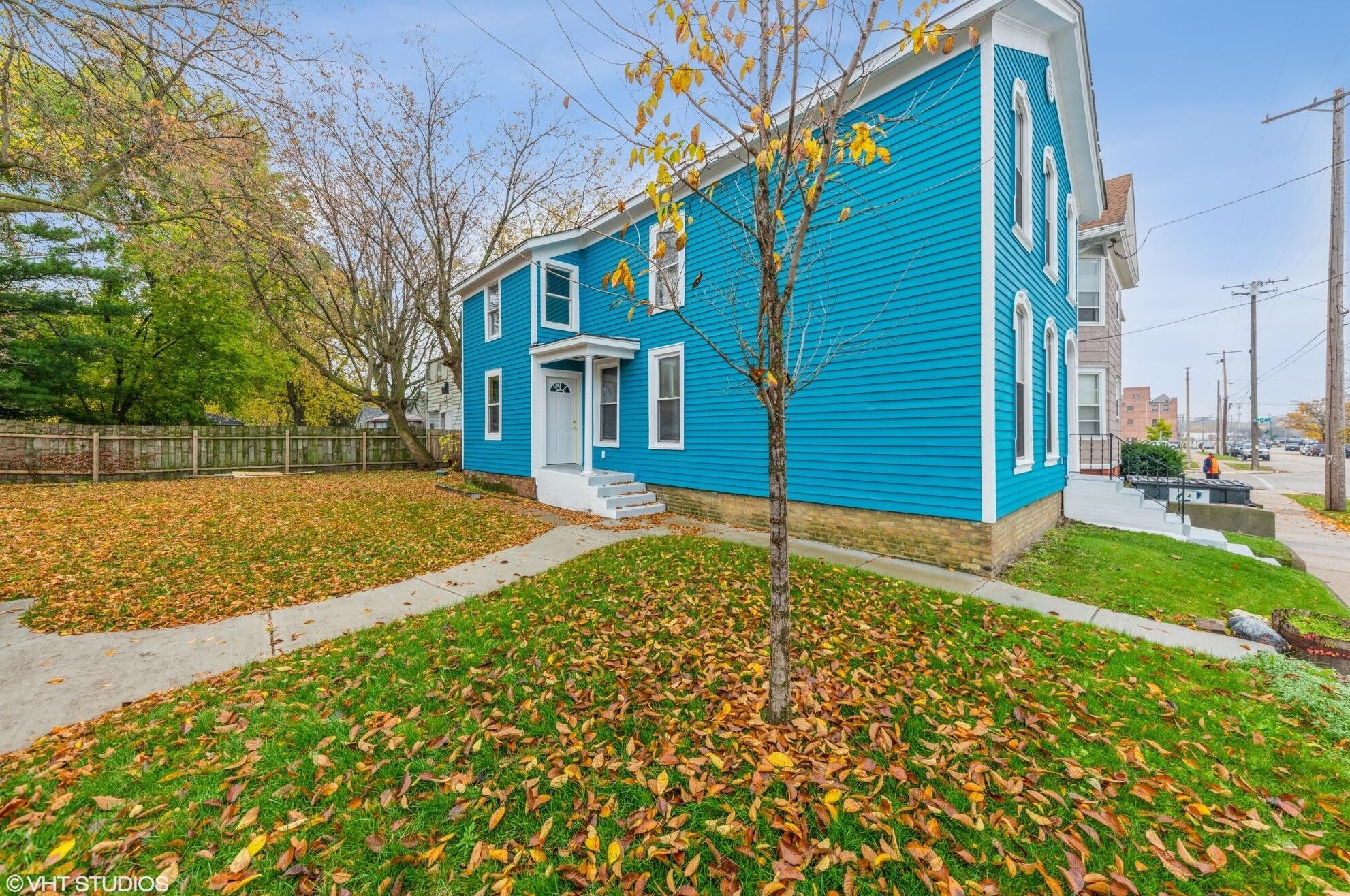 617 8th St, Racine, WI 53403-1407