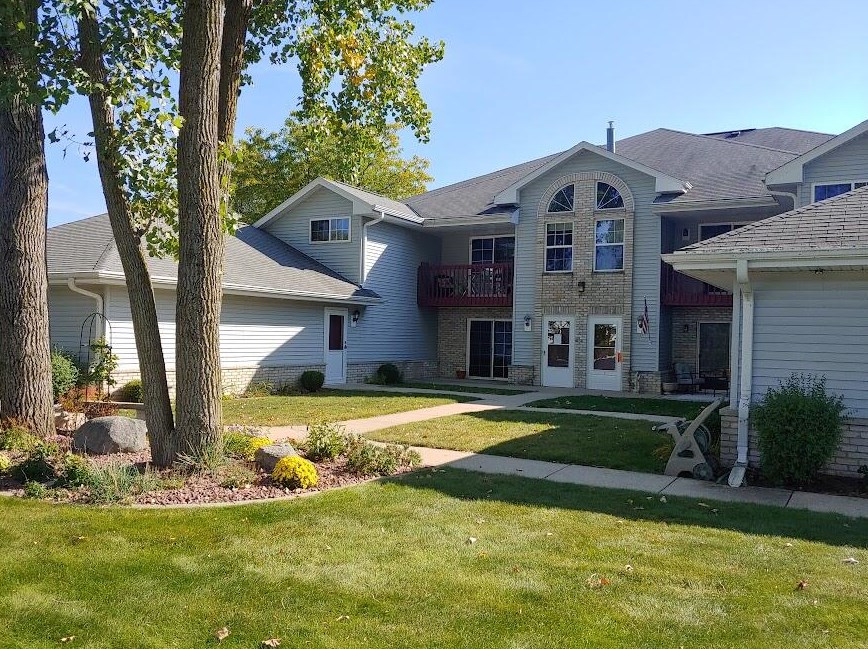 6175 S Creekside Dr #1, Cudahy, WI 53110