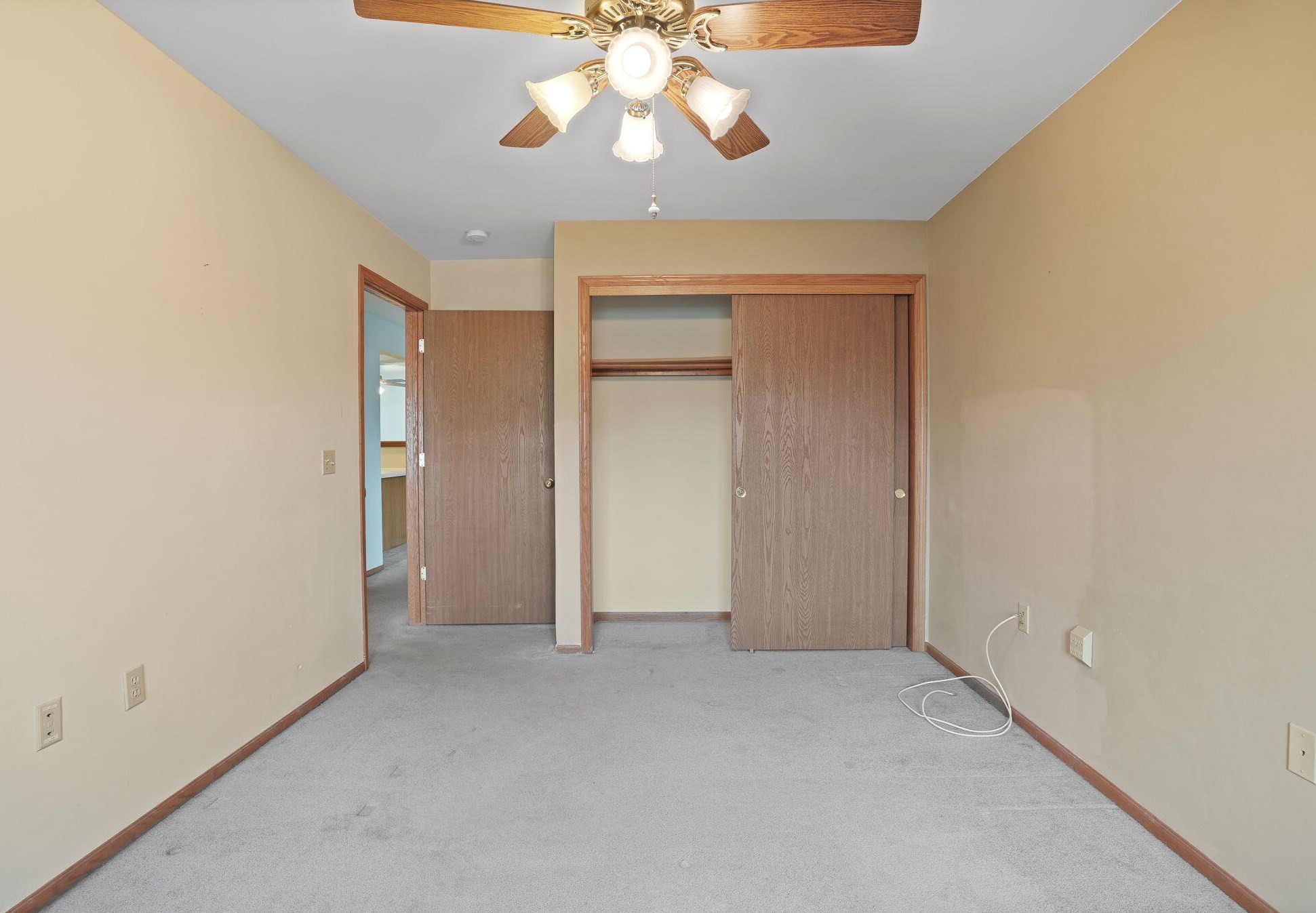 6175 Creekside Dr, Cudahy WI  53110-3428 exterior