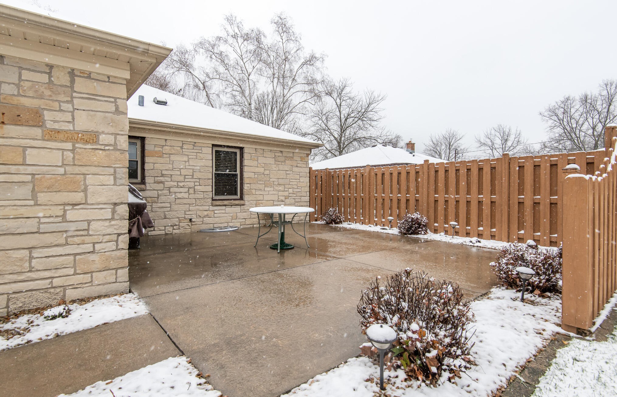 990 13th Ave, Grafton WI  53024-1512 exterior