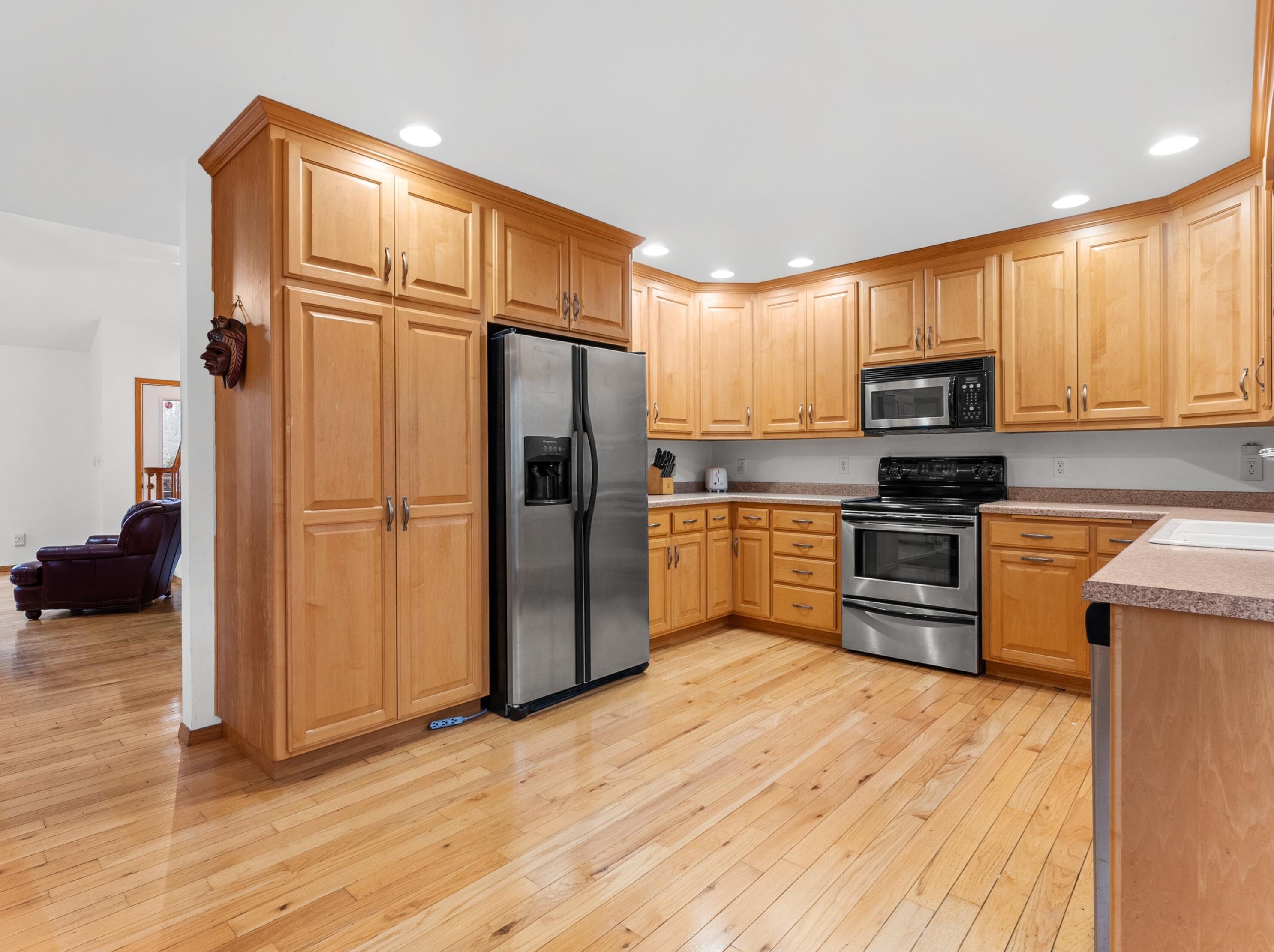 1203 Lake Bluff Ct, Cleveland, WI 53015