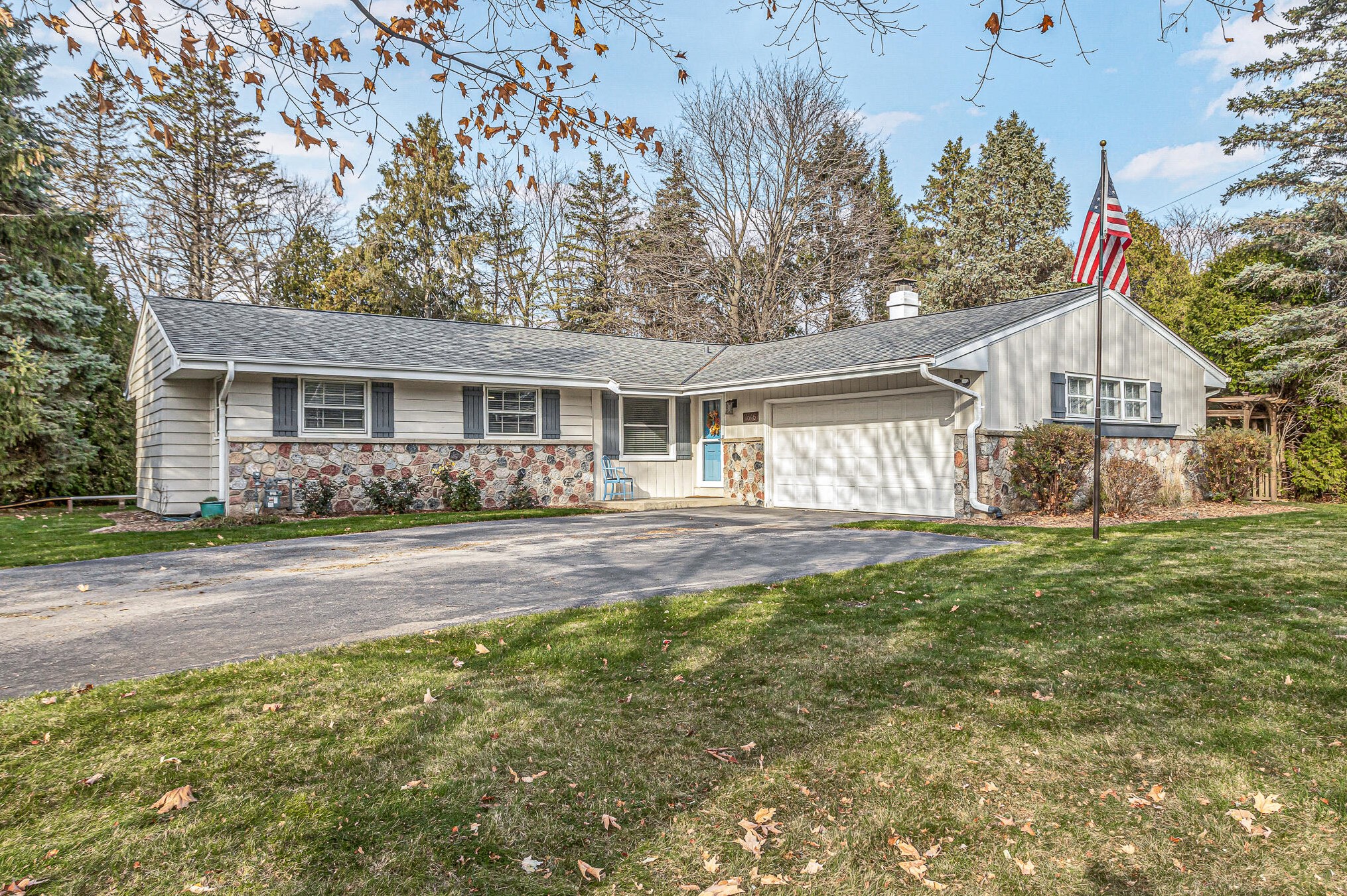 11646 W Belmar Dr, Hales Corners, WI 53132