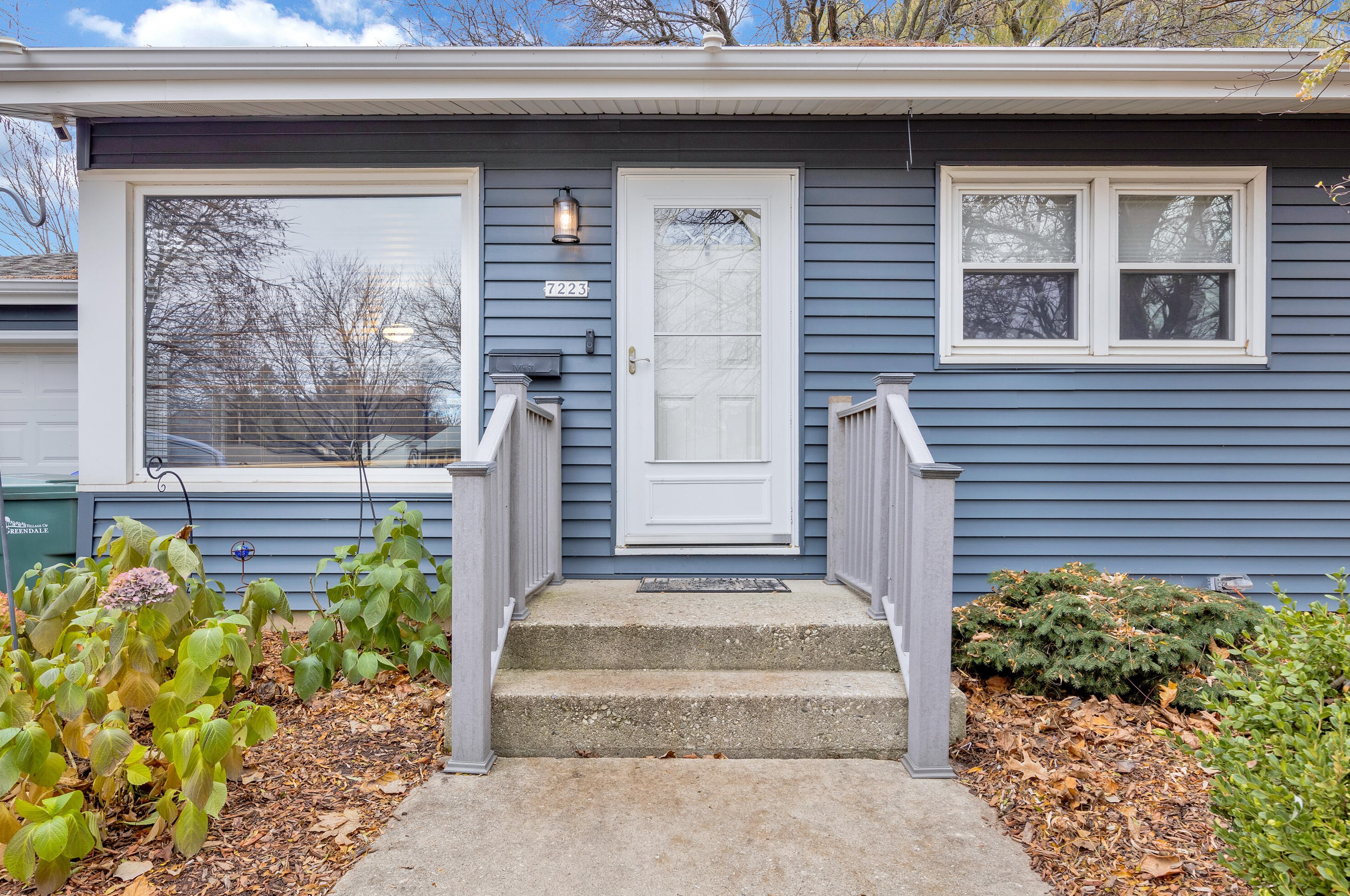7223 Edgehill Rd, Greendale, WI 53129