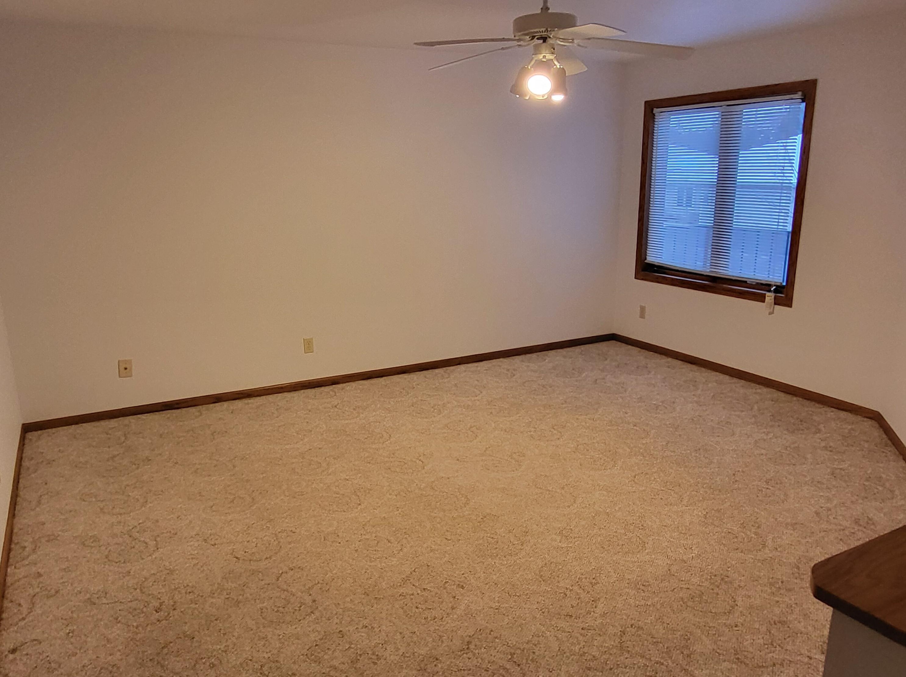 651 Hartford Sq, Hartford WI  53027-1982 exterior