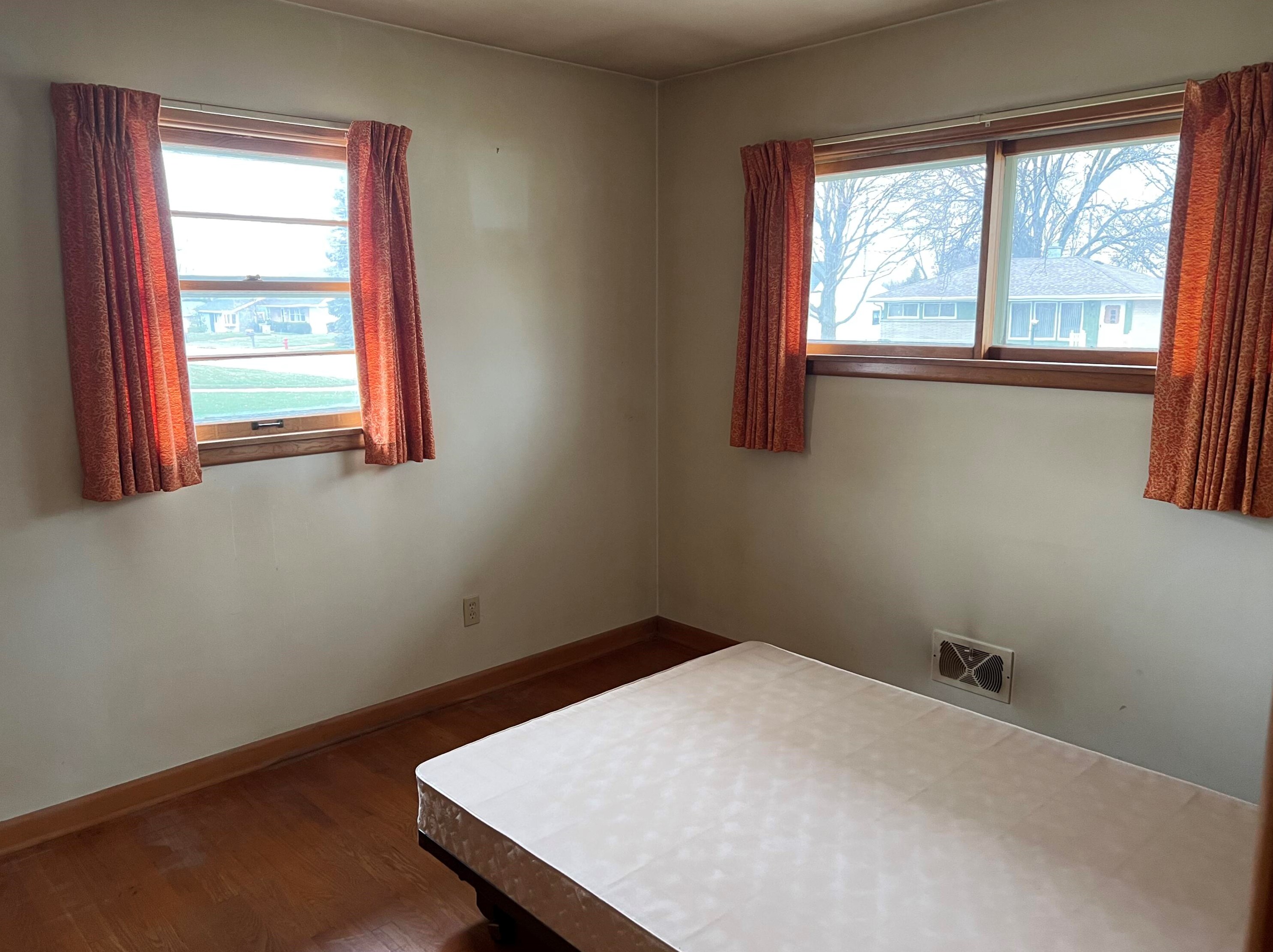 611 Hillcrest Ave, South Milwaukee, WI 53172