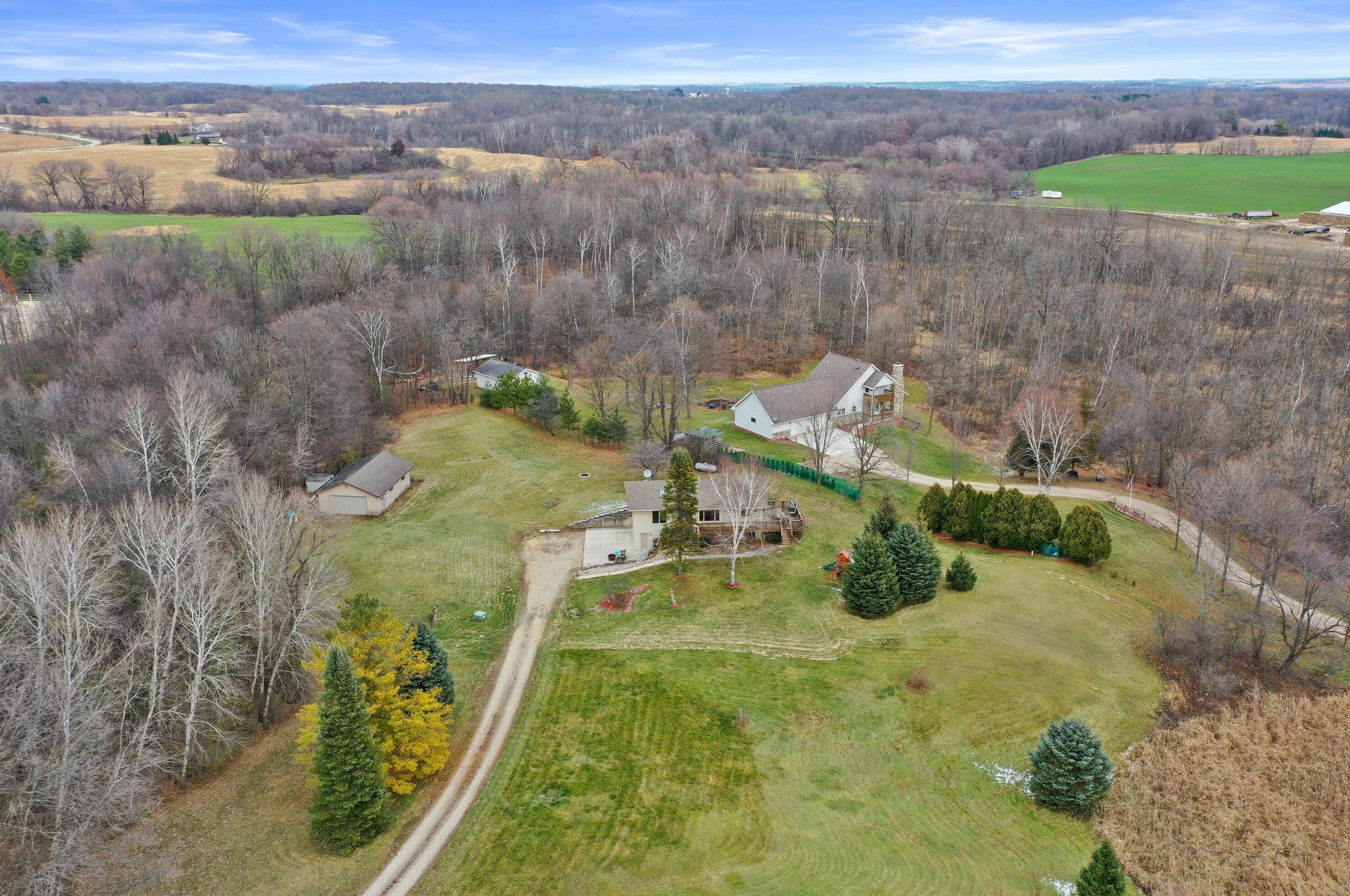 9106 Wescott Rd, Kewaskum WI  53040-9716 exterior