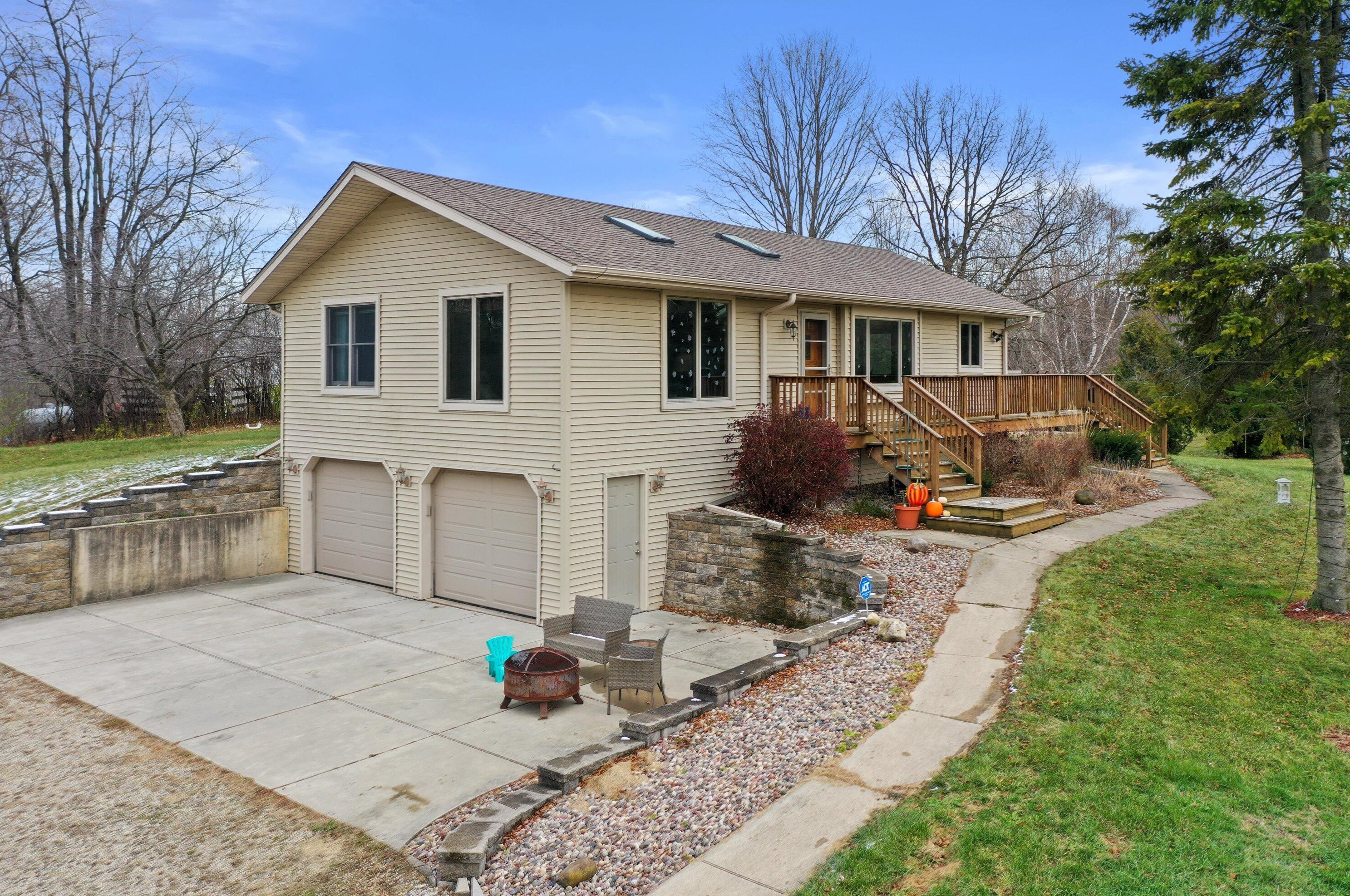9106 Wescott Rd, Kewaskum, WI 53040