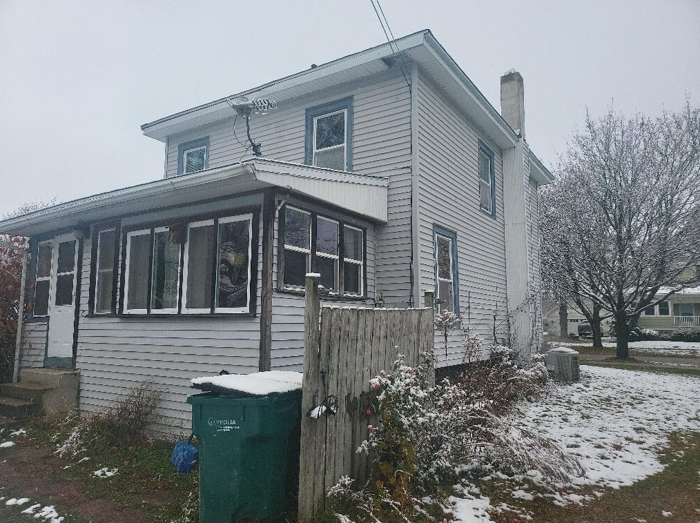 223 Randall Pl, Elkhorn, WI 53121-1626