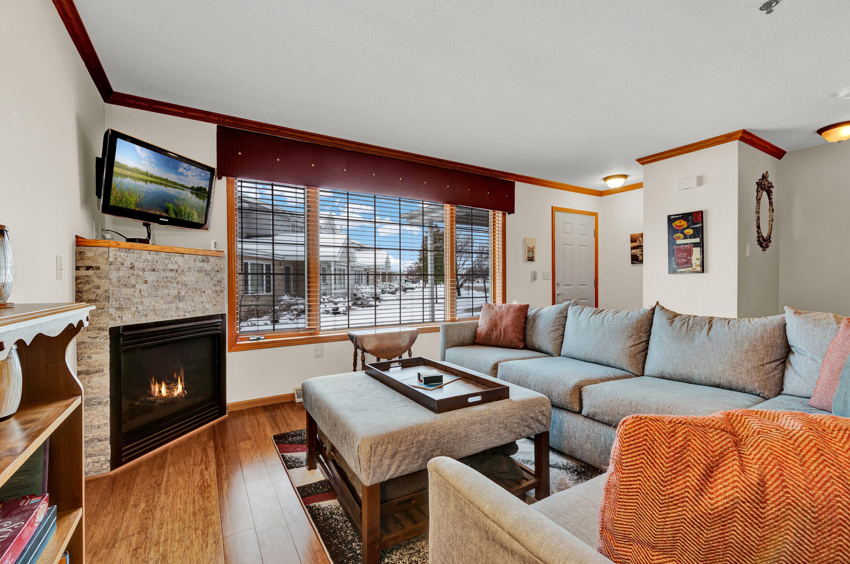 10027 W Whitnall Edge Dr #f, Hales Corners, WI 53132