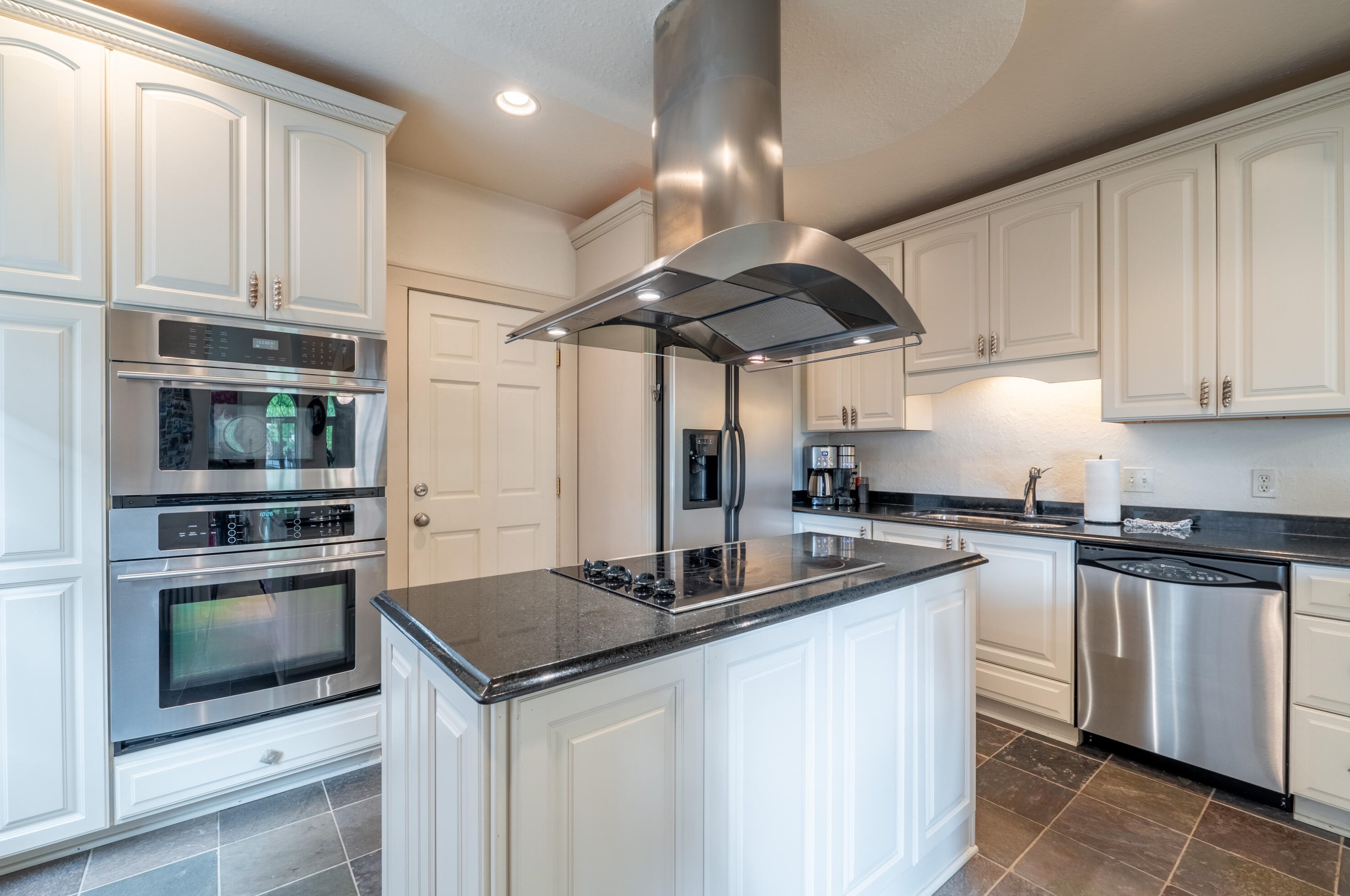 5137 N Cumberland Blvd, Milwaukee, WI 53217