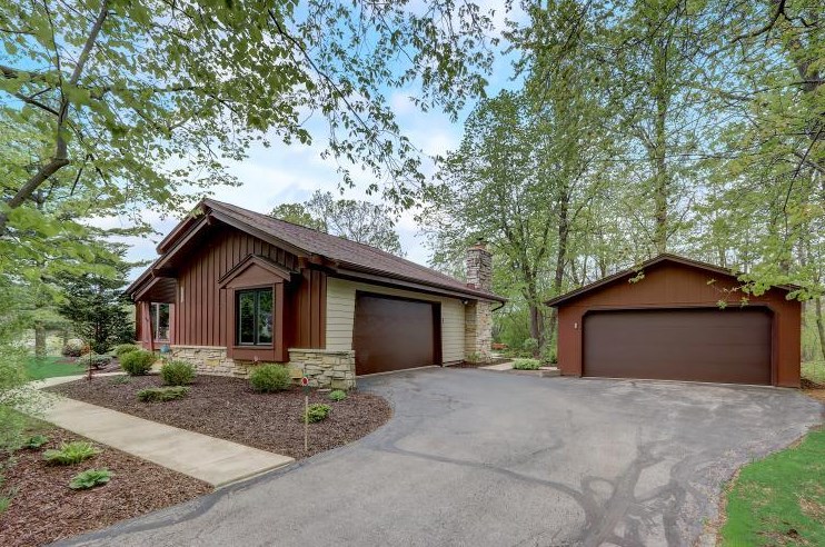 6115 Fayette Dr, Racine, WI 53402-1619