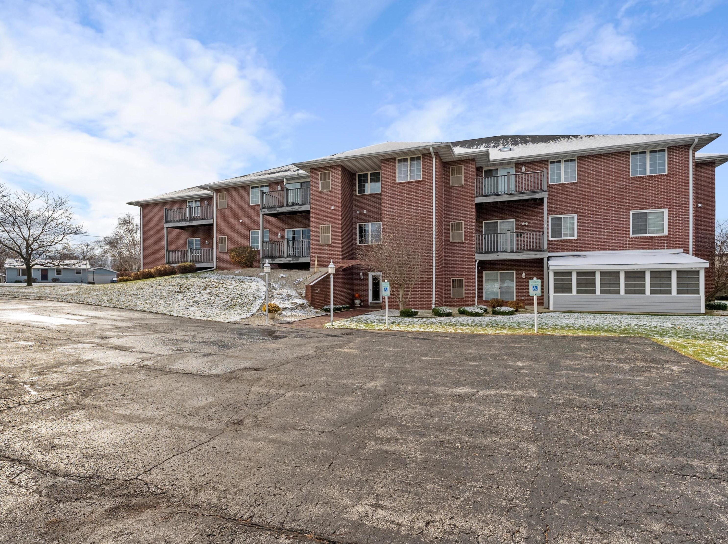 1218 Dewey St #15, Manitowoc, WI 54220
