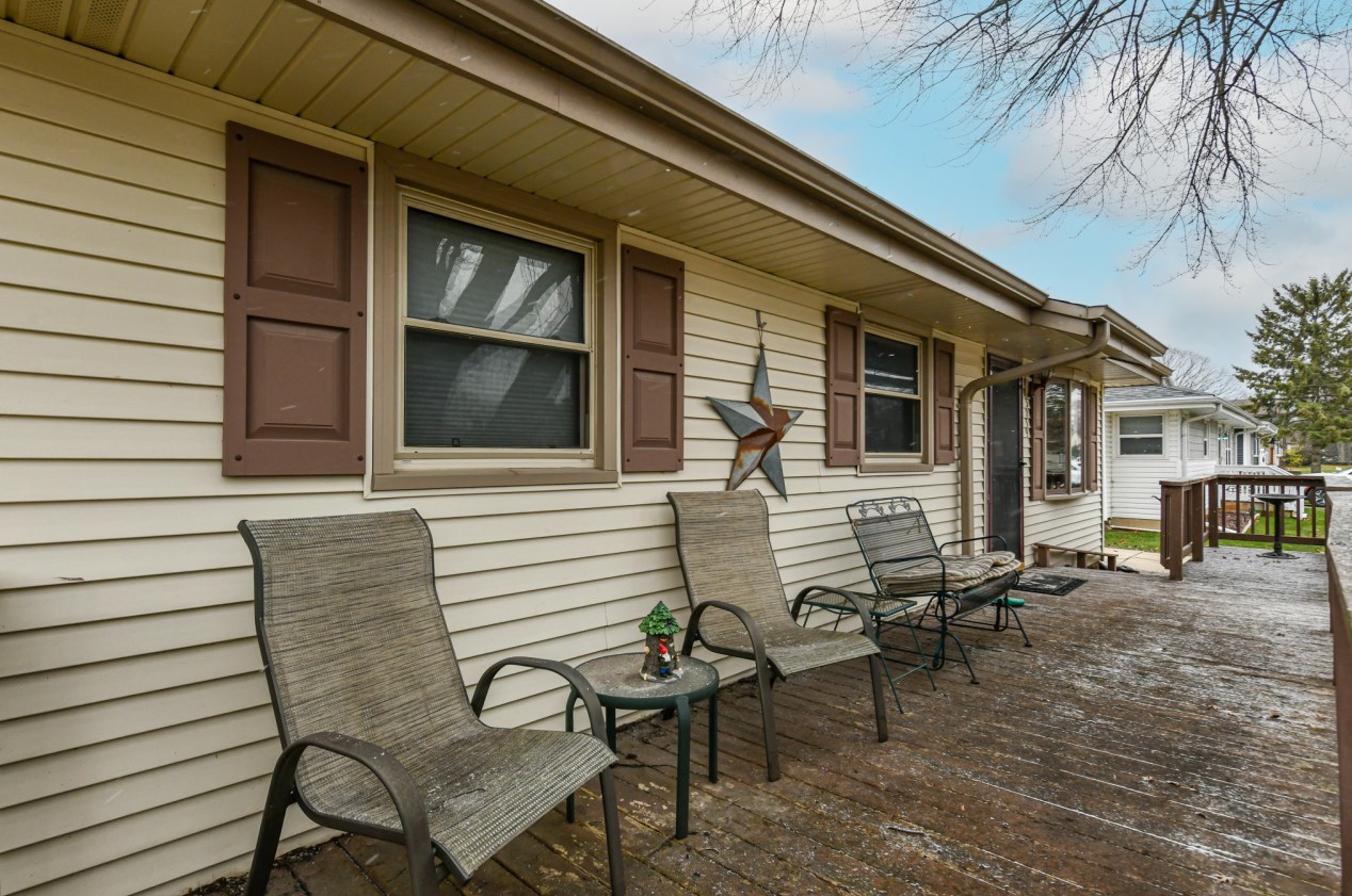 3239 Debra Ln, Racine, WI 53403-3517
