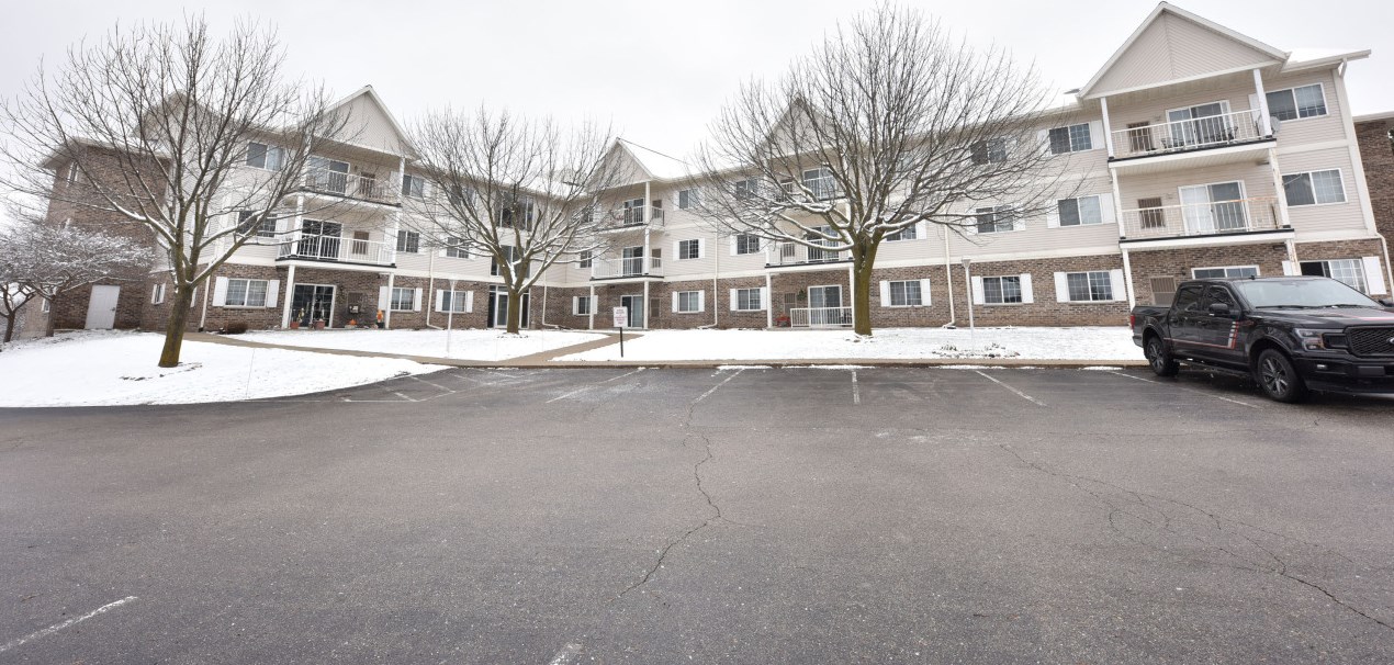 140 Commerce Blvd, Slinger WI  53086-9008 exterior