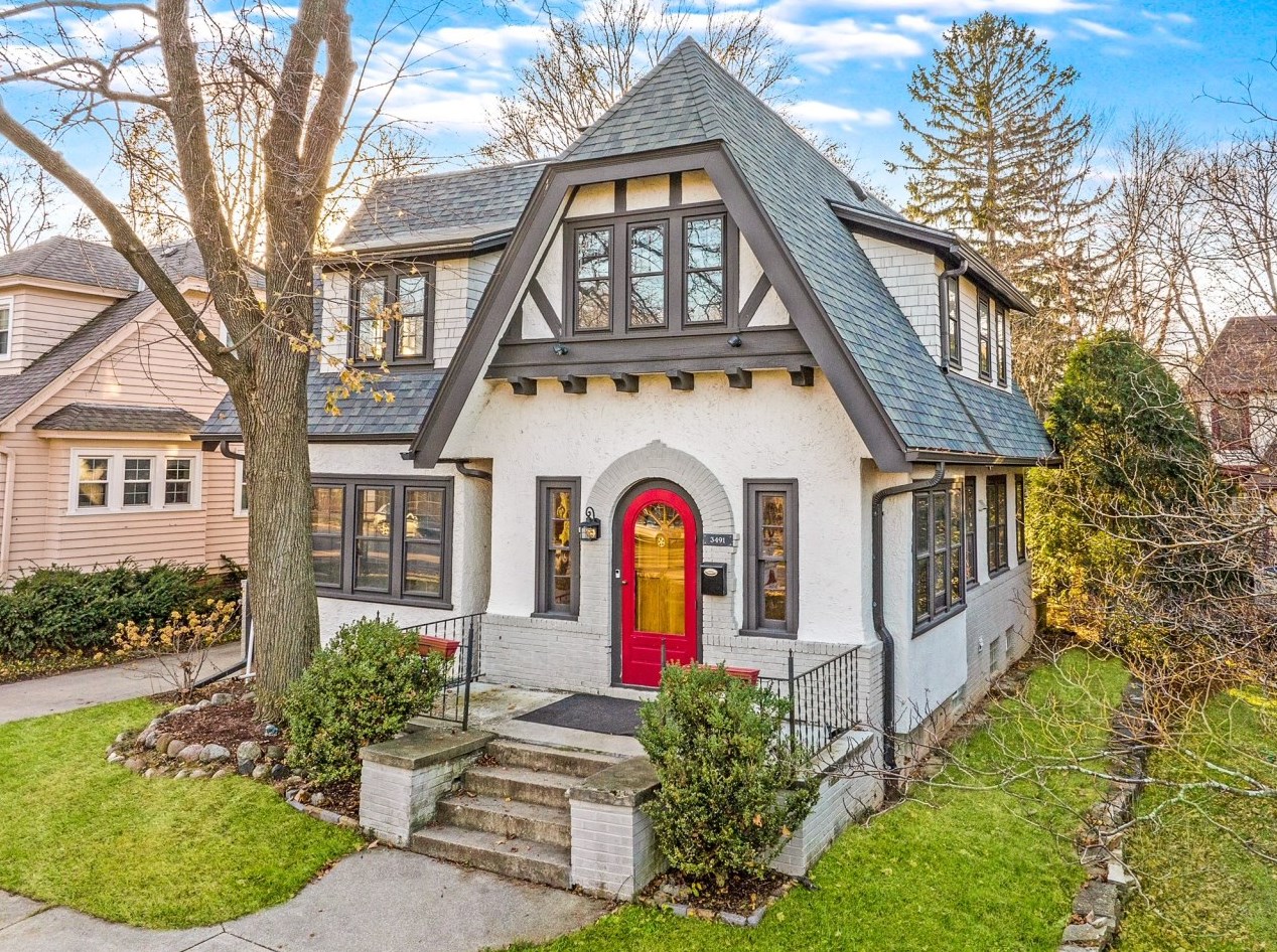3491 N Maryland Ave, Milwaukee, WI 53211