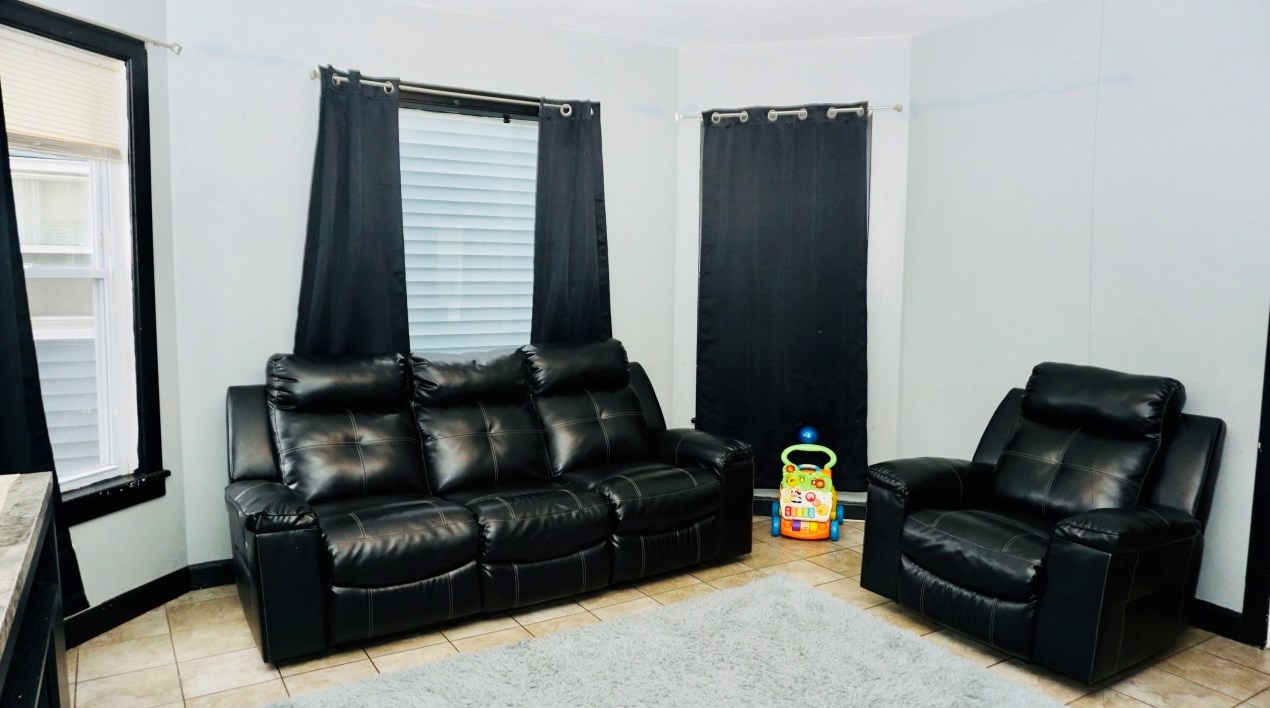 1521 Boyd Ave, Racine, WI 53405-3525