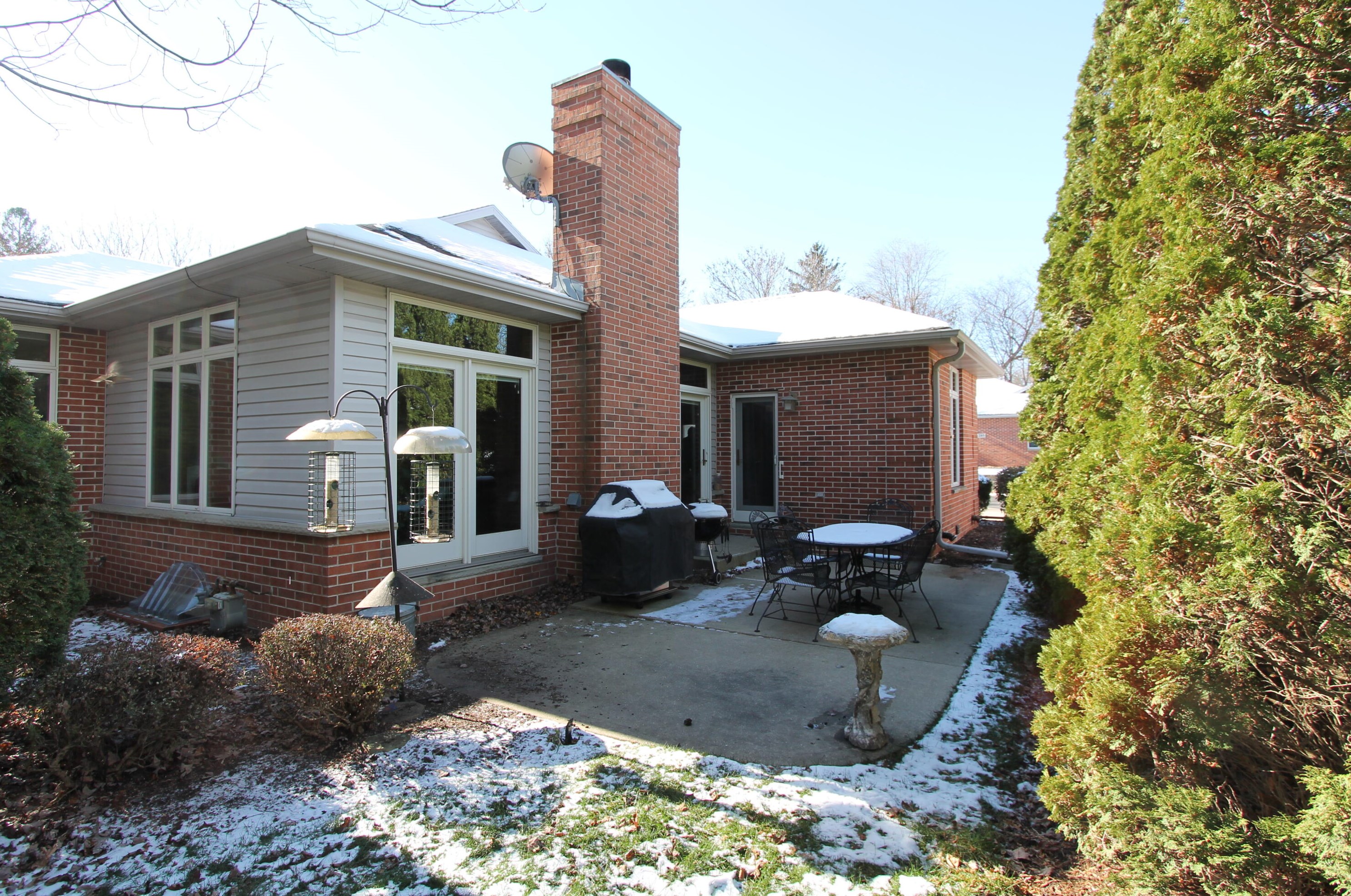 204 Thorngate Ct, Lyons, WI 53105-1162