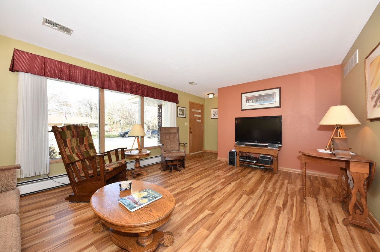 635 Bonita Dr, Oak Creek, WI 53154-3012