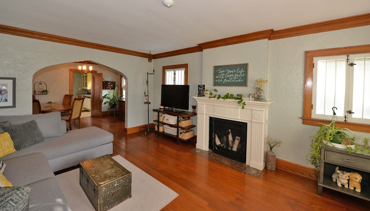 1423 Monroe Ave, Racine WI  53405-3247 exterior