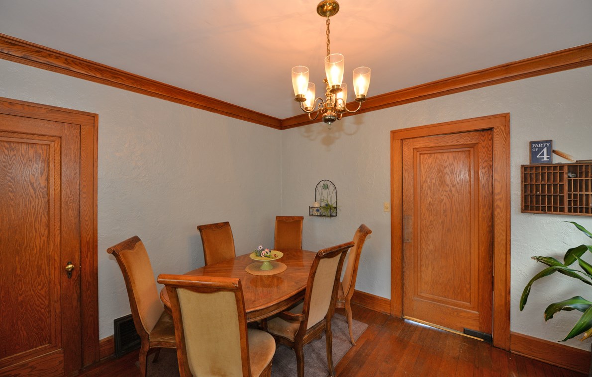 1423 Monroe Ave, Racine WI  53405-3247 exterior