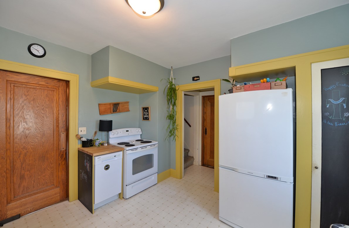 1423 Monroe Ave, Racine WI  53405-3247 exterior