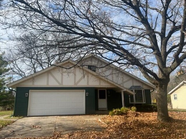 9439 Sherwood Dr, Hales Corners, WI 53132-9127