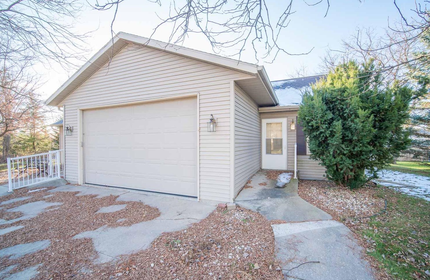 140 Mark Dr, Johnson Creek, WI 53038-9444