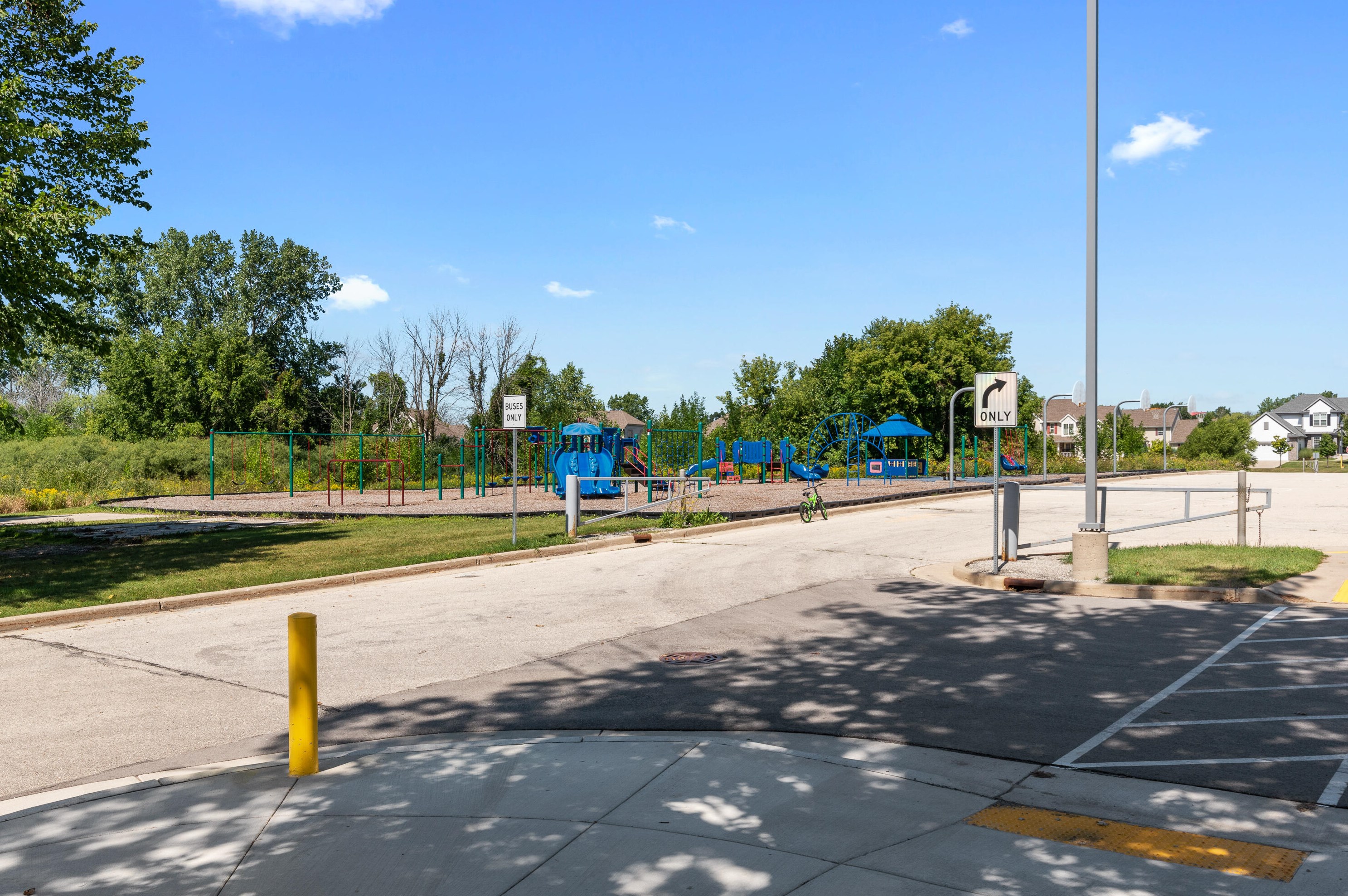 3880 Green Meadows Ct, Oak Creek WI  53154-6653 exterior