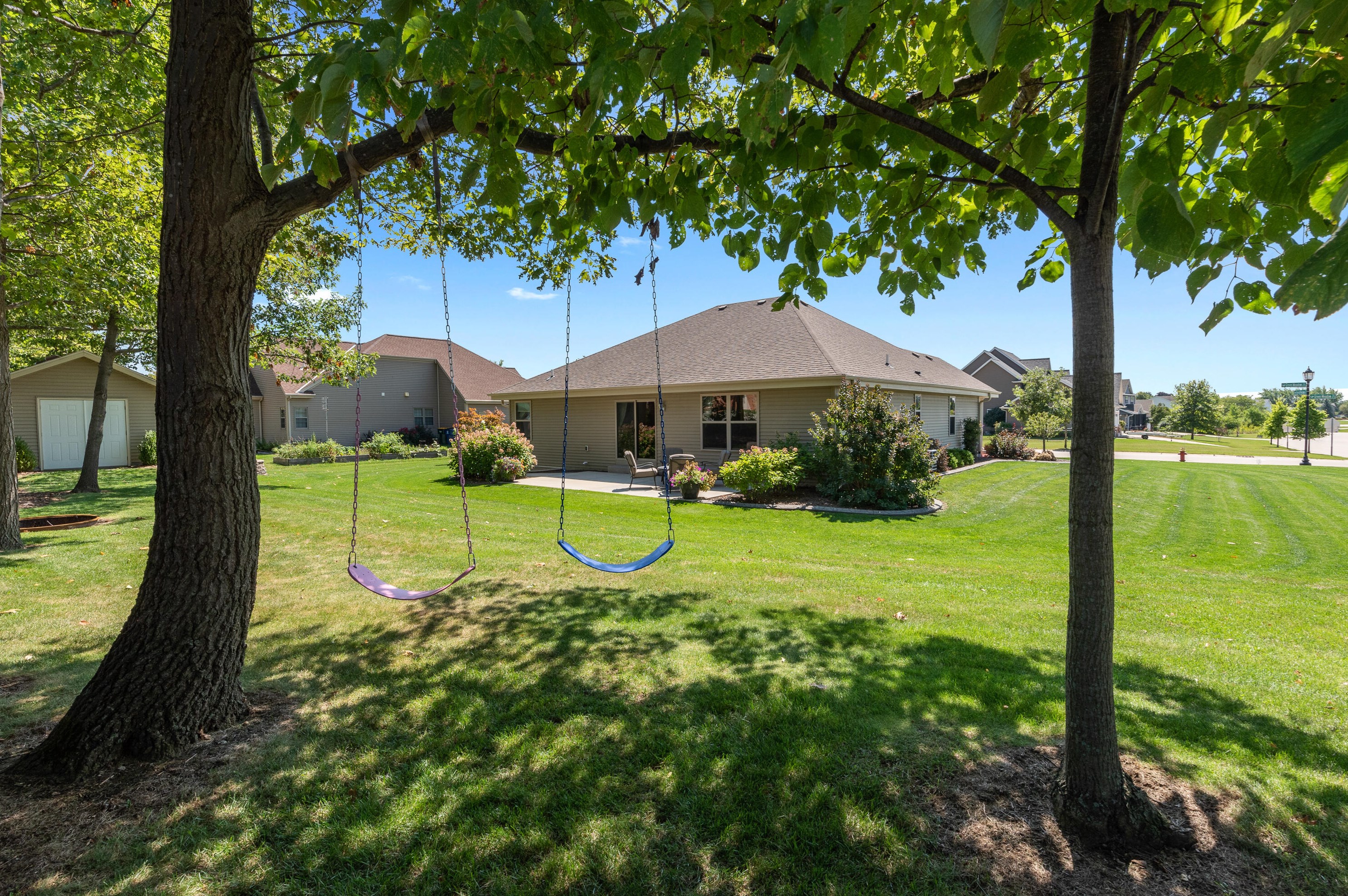 3880 Green Meadows Ct, Oak Creek WI  53154-6653 exterior