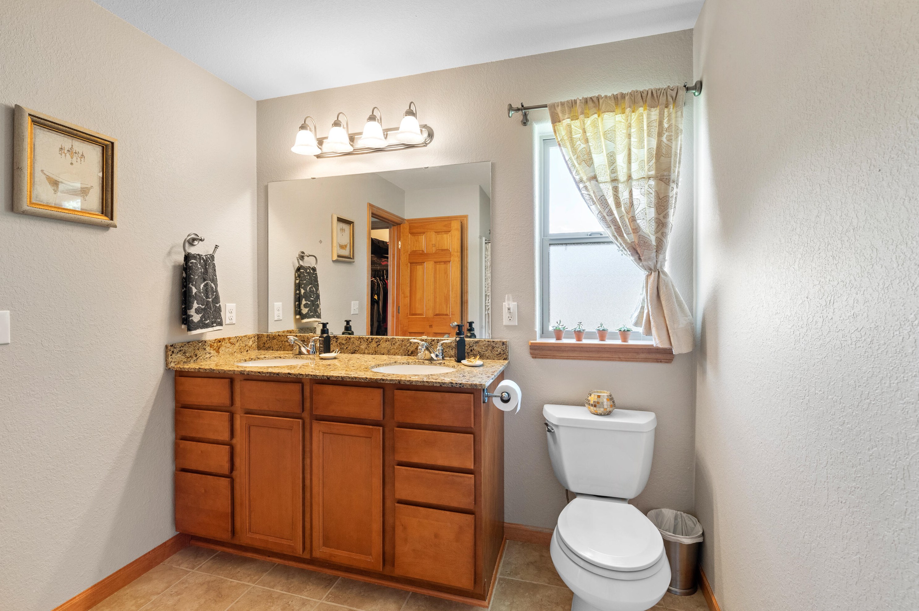 3880 Green Meadows Ct, Oak Creek WI  53154-6653 exterior