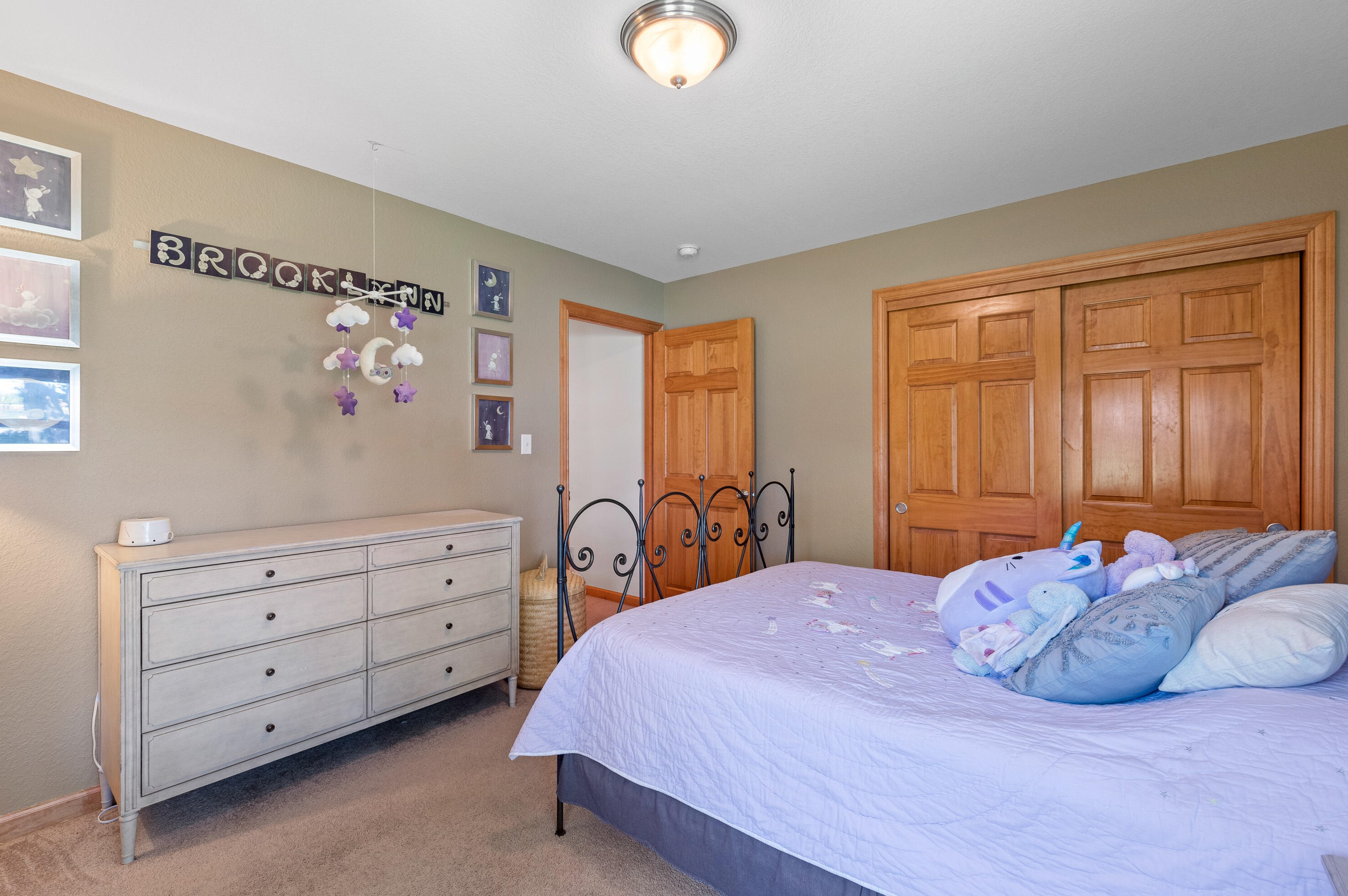 3880 Green Meadows Ct, Oak Creek WI  53154-6653 exterior