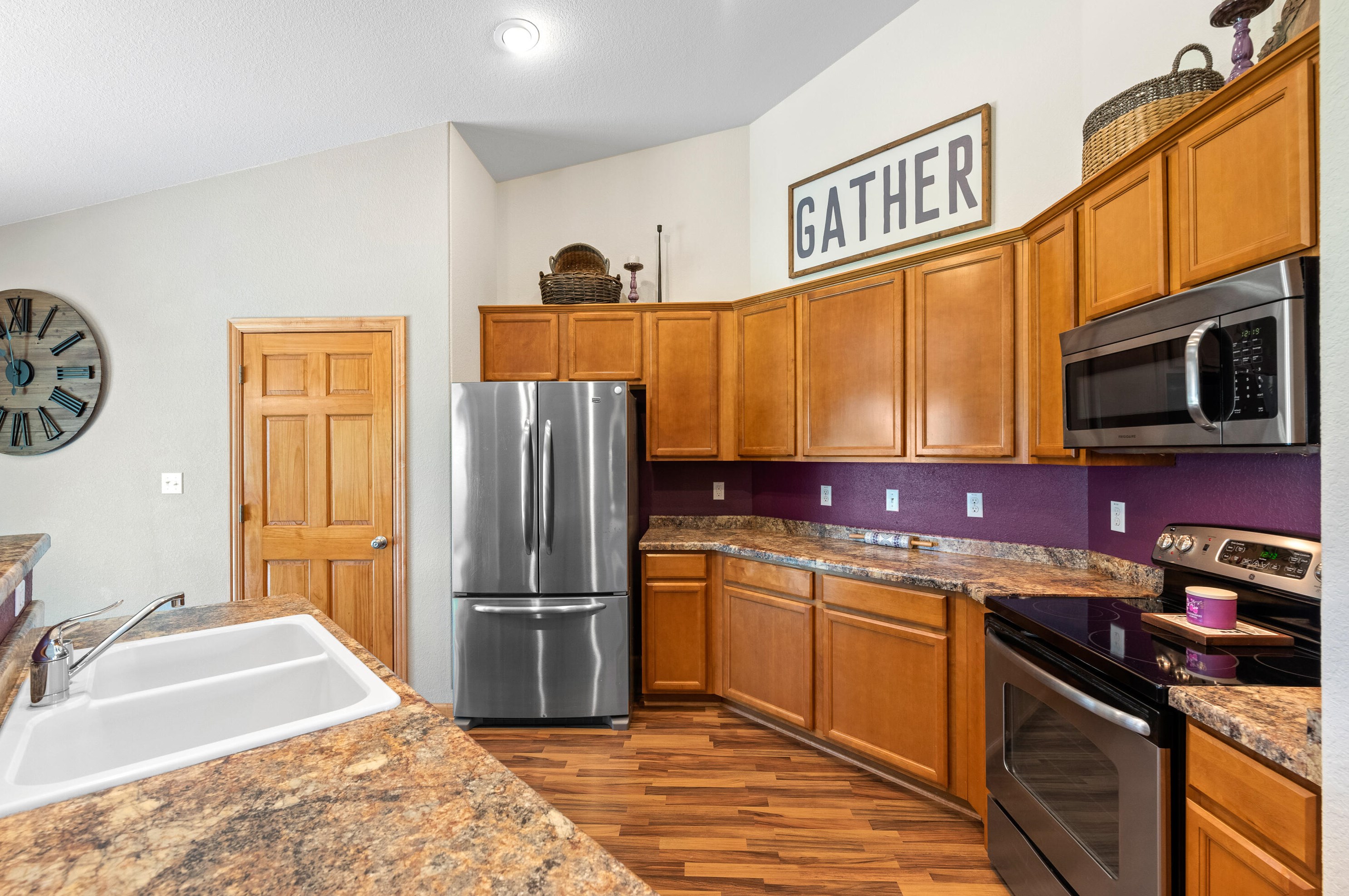 3880 Green Meadows Ct, Oak Creek WI  53154-6653 exterior