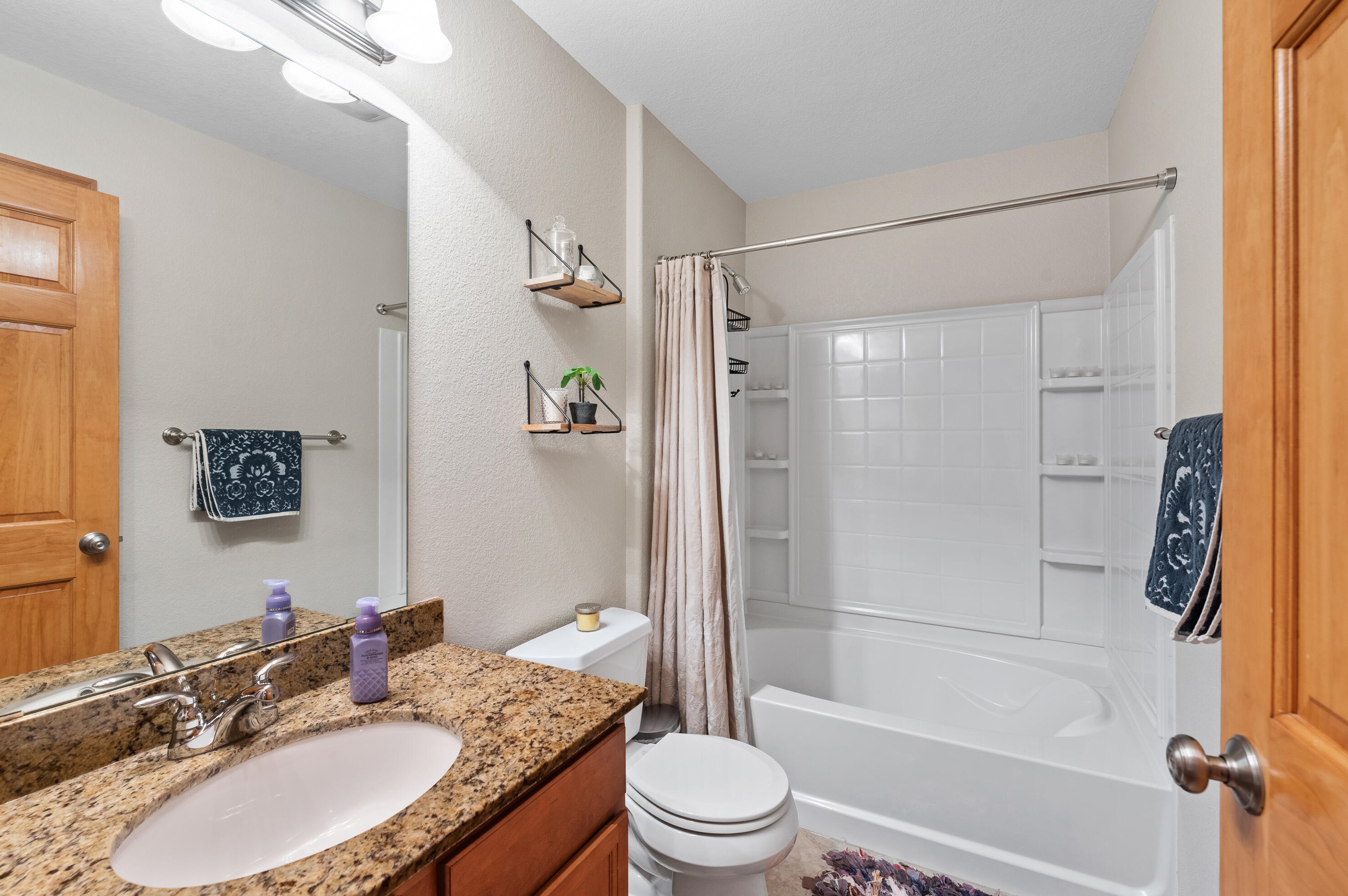 3880 Green Meadows Ct, Oak Creek WI  53154-6653 exterior