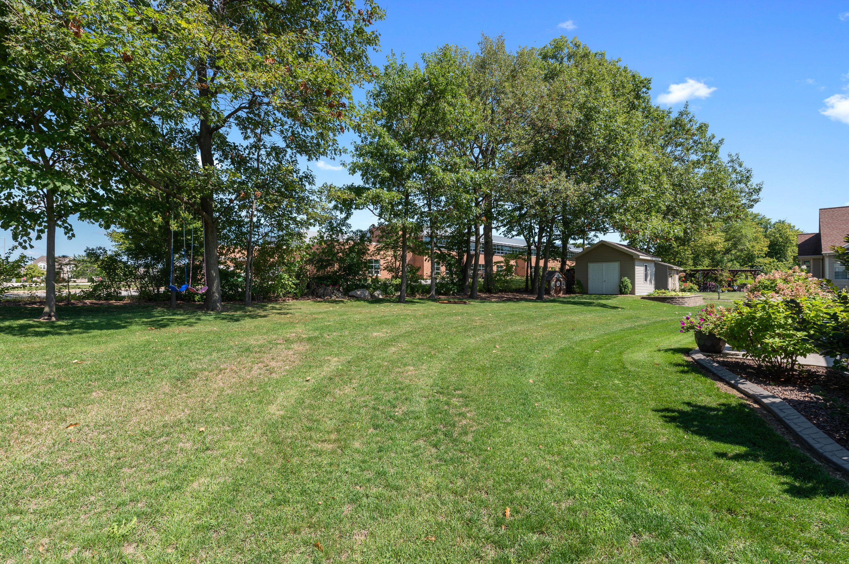 3880 Green Meadows Ct, Oak Creek WI  53154-6653 exterior