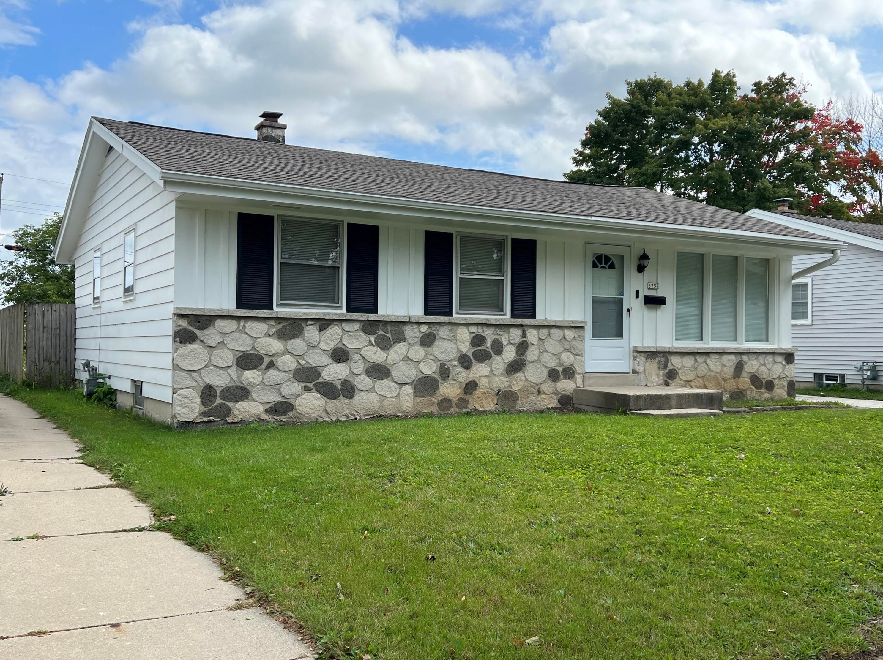 6754 51st St, Milwaukee WI  53223-6037 exterior