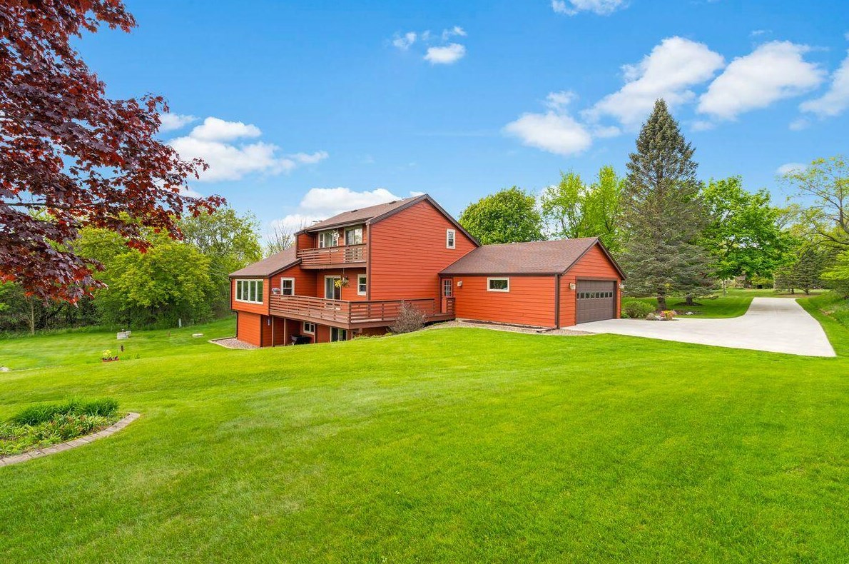 1263 Trail Way Dr, Grafton, WI 53024-9527