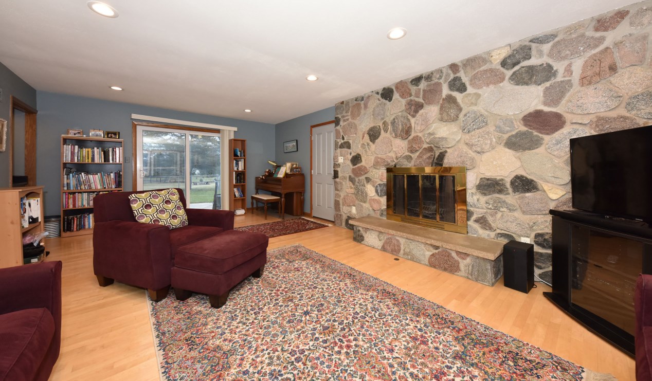 11642 N Riverland Rd, Thiensville, WI 53092