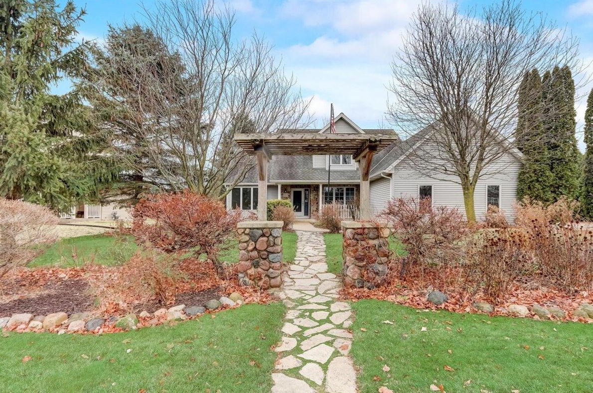 969 Redding Cir, Belgium, WI 53004-9426