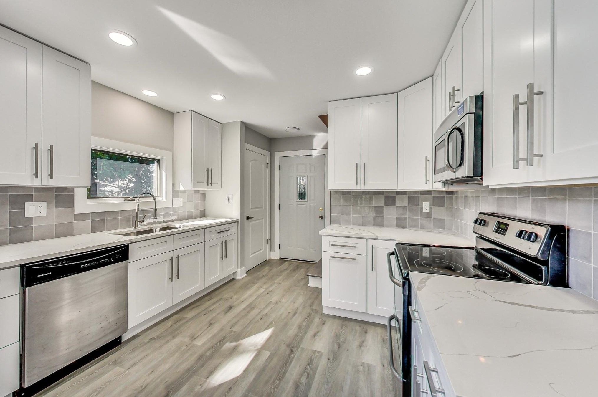 33601 Contour Dr, Lyons WI  53105-9214 exterior